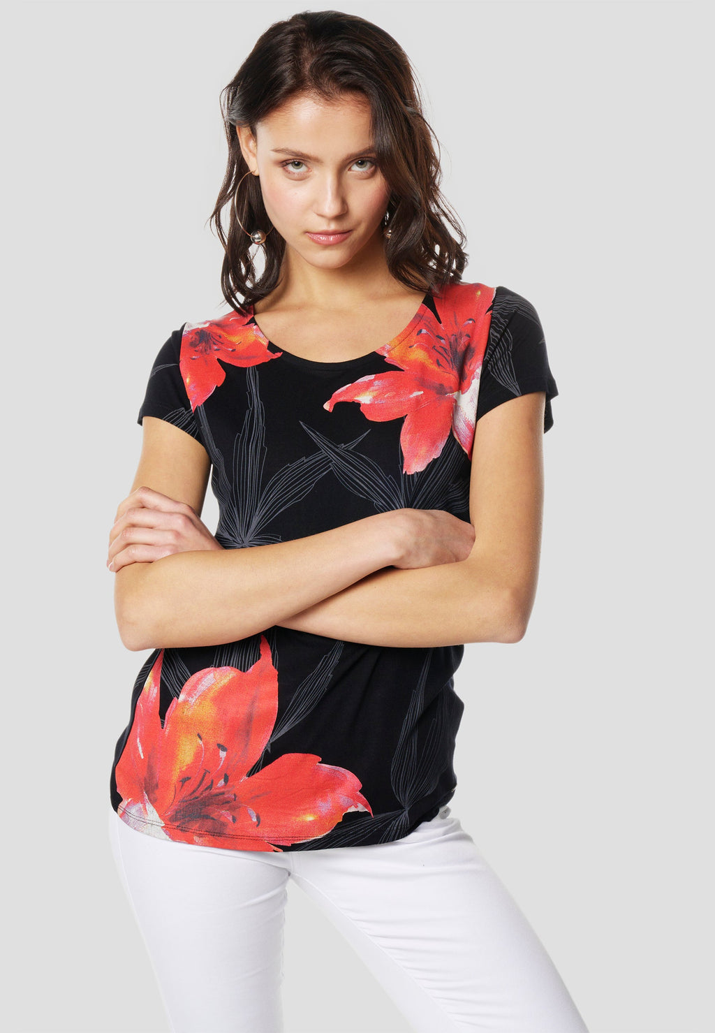 Camiseta Mujer Manga Corta Estampado Floral – Koroshi Negra