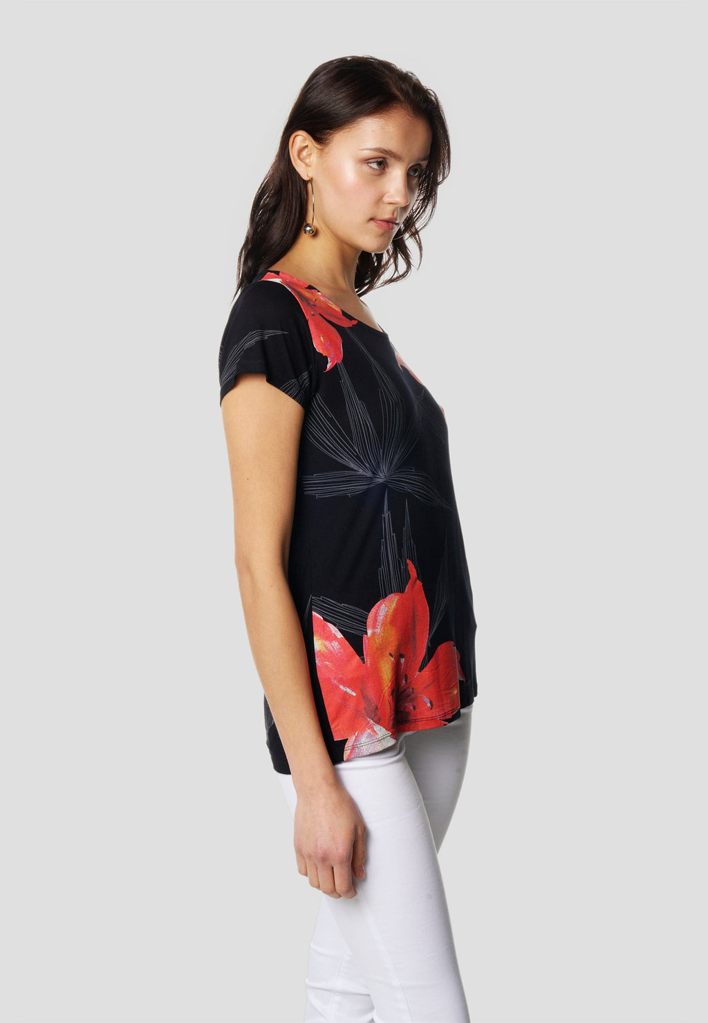 Camiseta Mujer Manga Corta Estampado Floral – Koroshi Negra