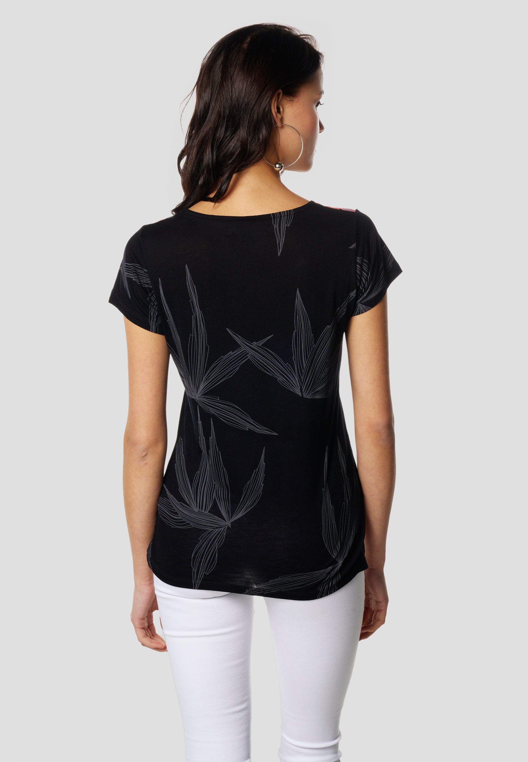 Camiseta Mujer Manga Corta Estampado Floral – Koroshi Negra