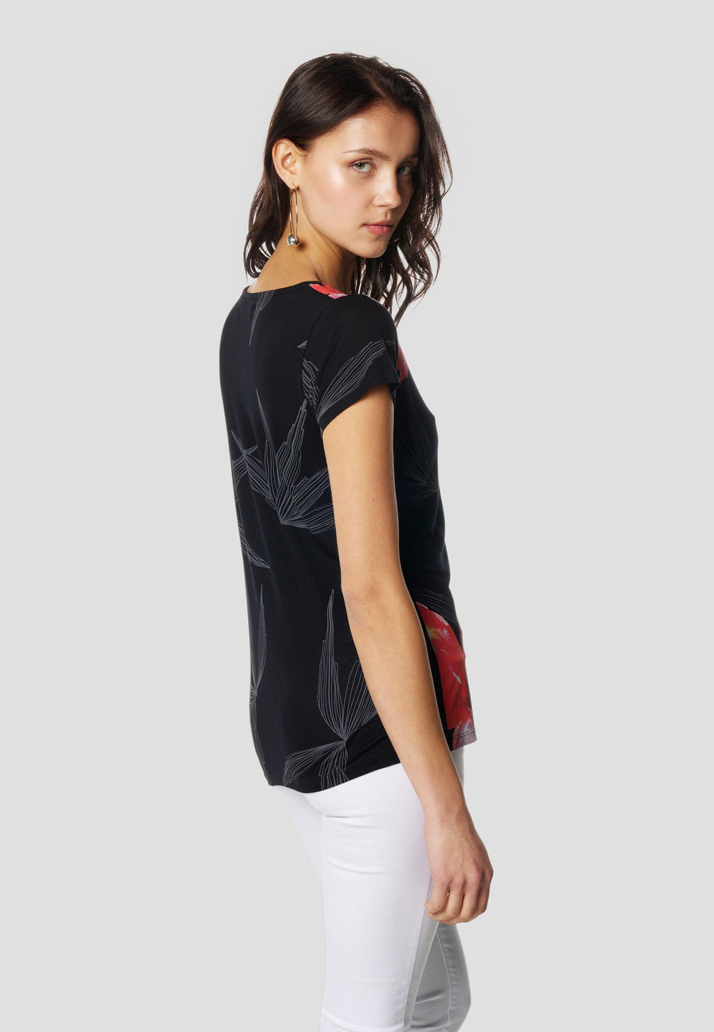 Camiseta Mujer Manga Corta Estampado Floral – Koroshi Negra