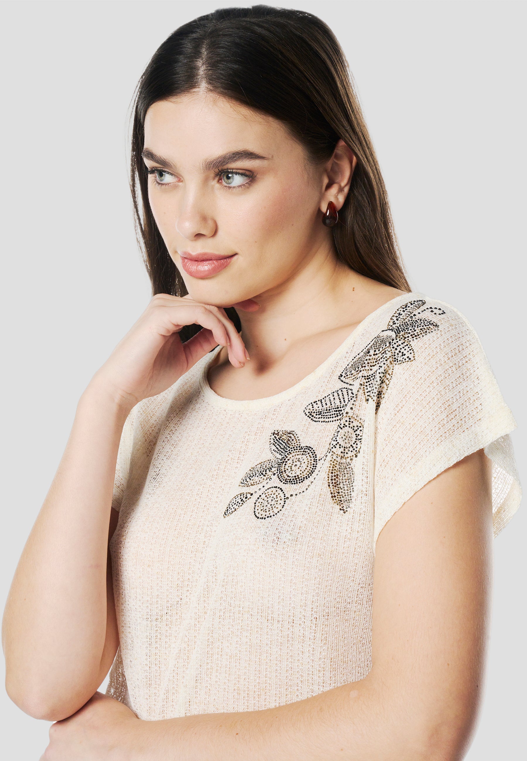 Camiseta Mujer Manga Corta Bordado Floral con Pedrería – Koroshi Cruda