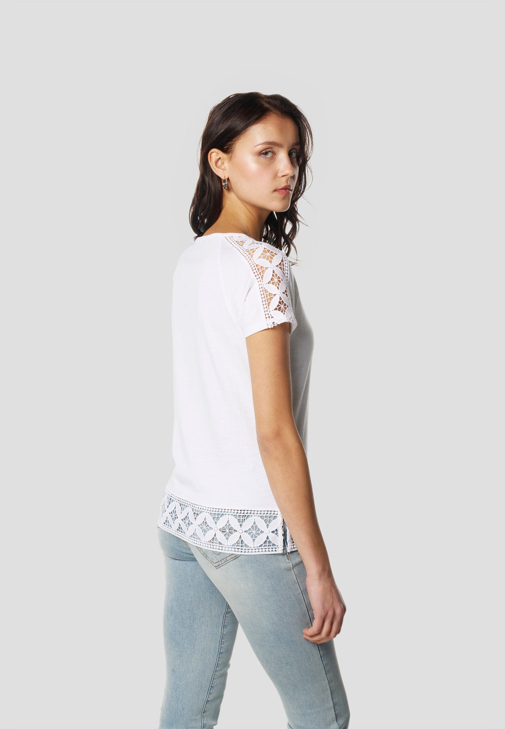 Camiseta Mujer Manga Corta Escote Pico con Puntilla – Koroshi Blanca