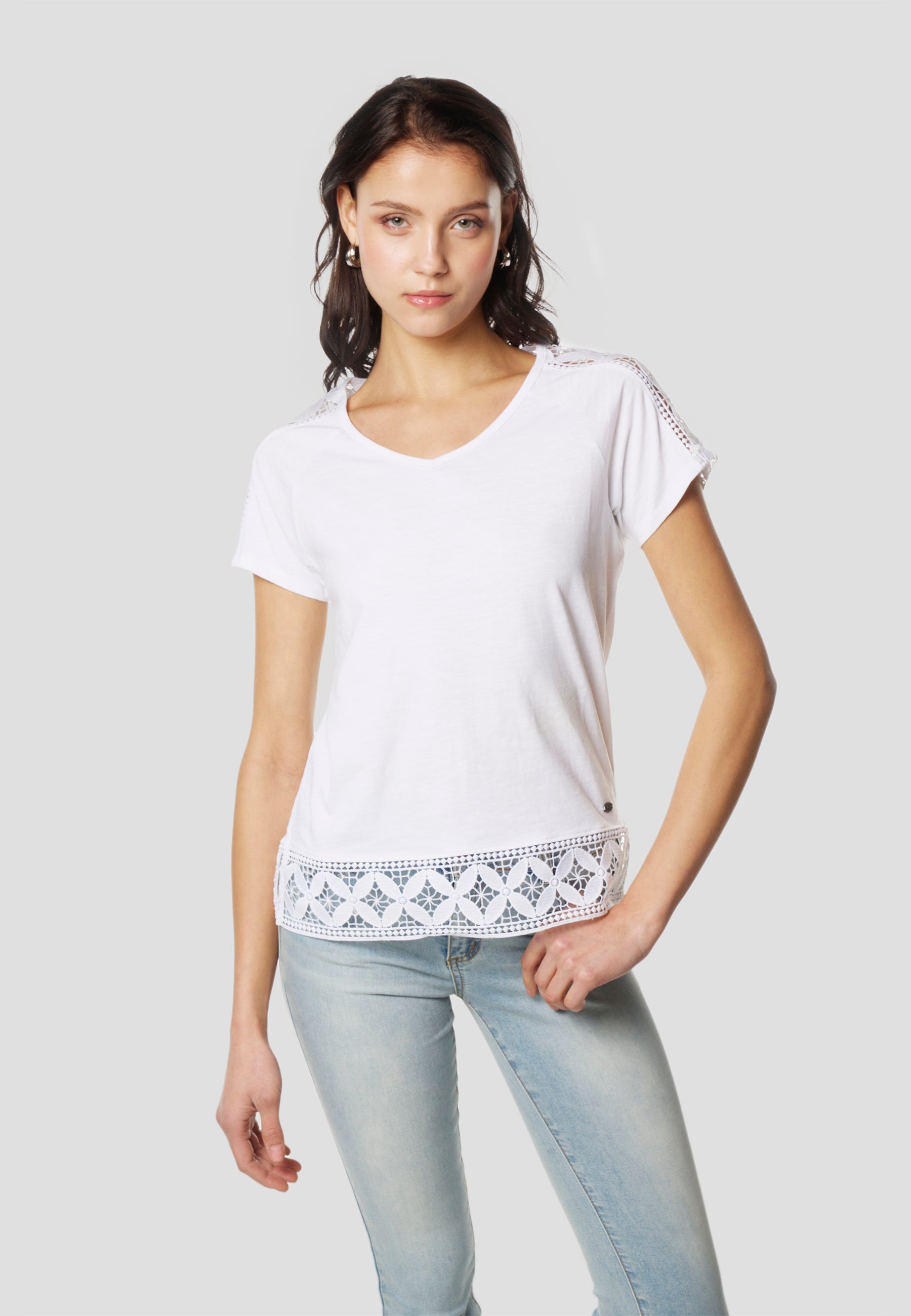 Camiseta Mujer Manga Corta Escote Pico con Puntilla – Koroshi Blanca
