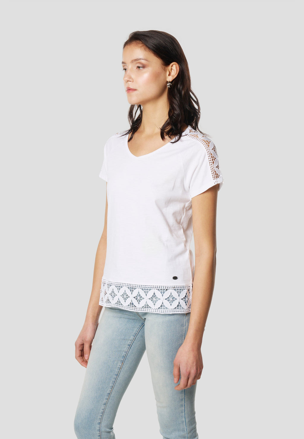 Camiseta Mujer Manga Corta Escote Pico con Puntilla – Koroshi Blanca