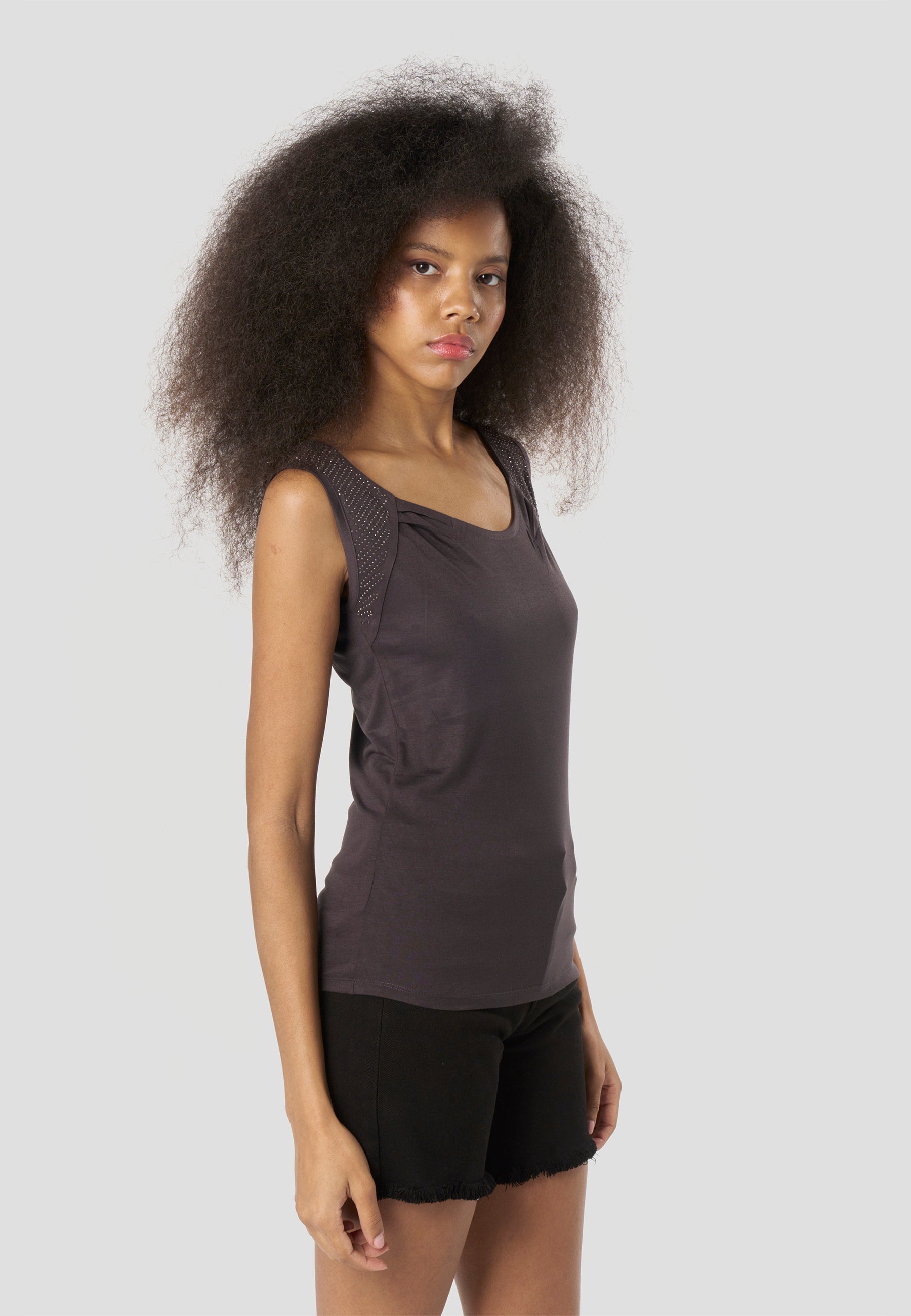Camiseta Mujer Sin Mangas Pedrería en Hombros – Koroshi Negra