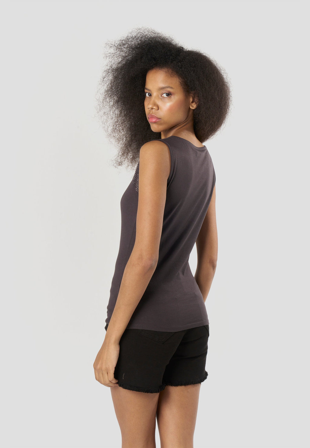 Camiseta Mujer Sin Mangas Pedrería en Hombros – Koroshi Negra
