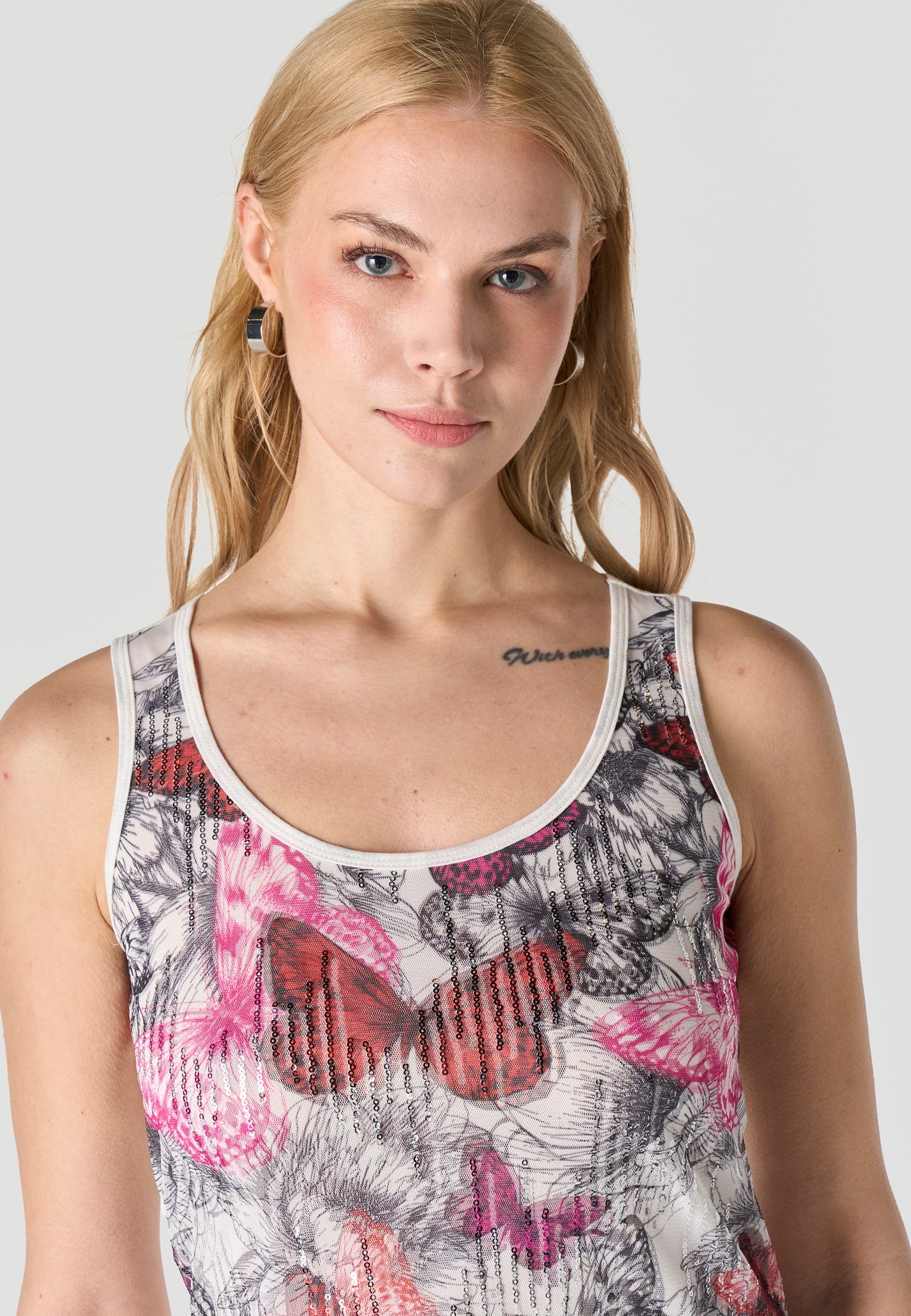 Camiseta Mujer Tirantes Estampada con Lentejuelas – Koroshi Fucsia