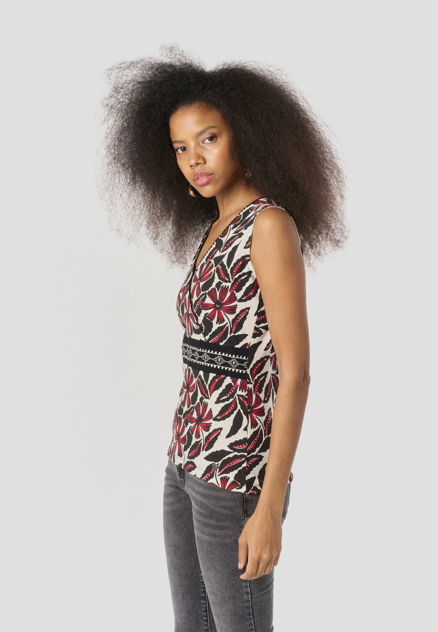 Camiseta Mujer Tirantes Escote Cruzado Estampada – Koroshi 2612TP44