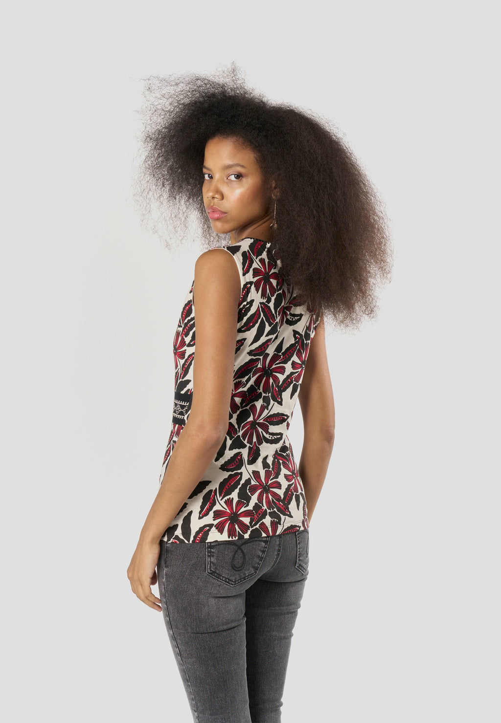 Camiseta Mujer Tirantes Escote Cruzado Estampada – Koroshi 2612TP44