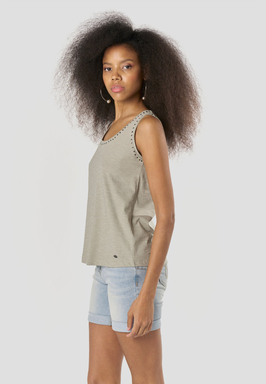 Camiseta Mujer Tirantes con Tachas en Escote – Koroshi 2612TP70