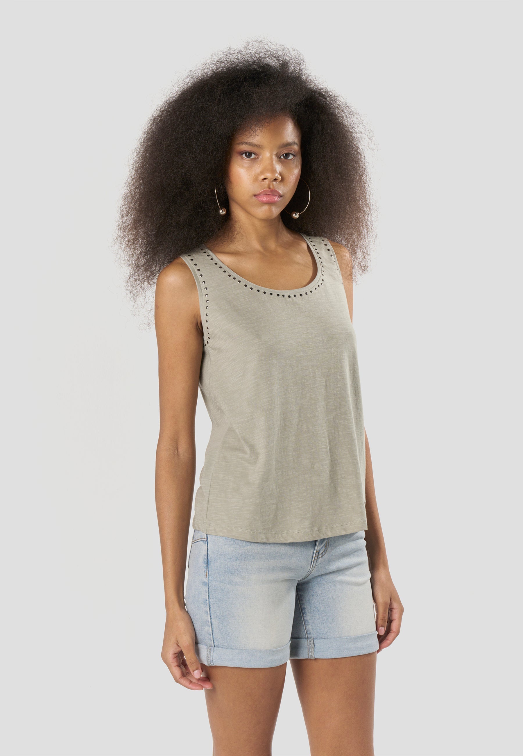 Camiseta Mujer Tirantes con Tachas en Escote – Koroshi 2612TP70