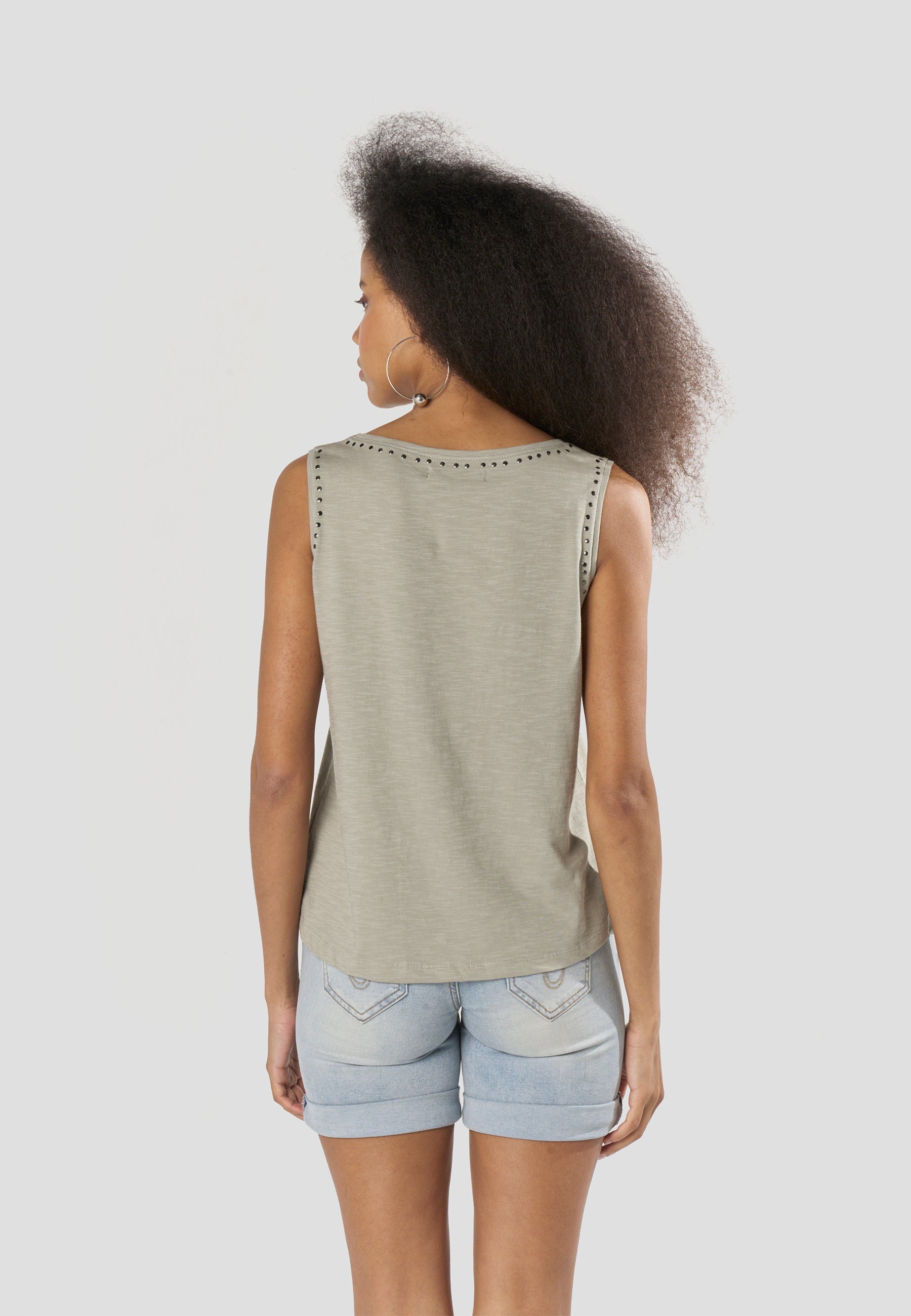 Camiseta Mujer Tirantes con Tachas en Escote – Koroshi 2612TP70