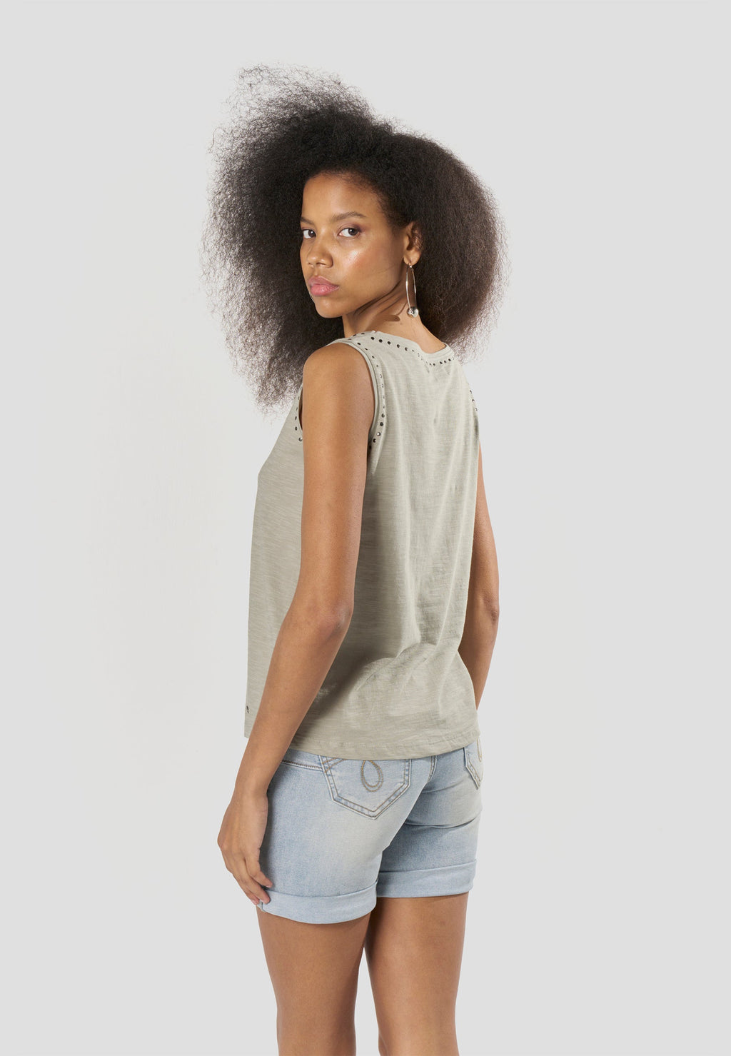 Camiseta Mujer Tirantes con Tachas en Escote – Koroshi 2612TP70