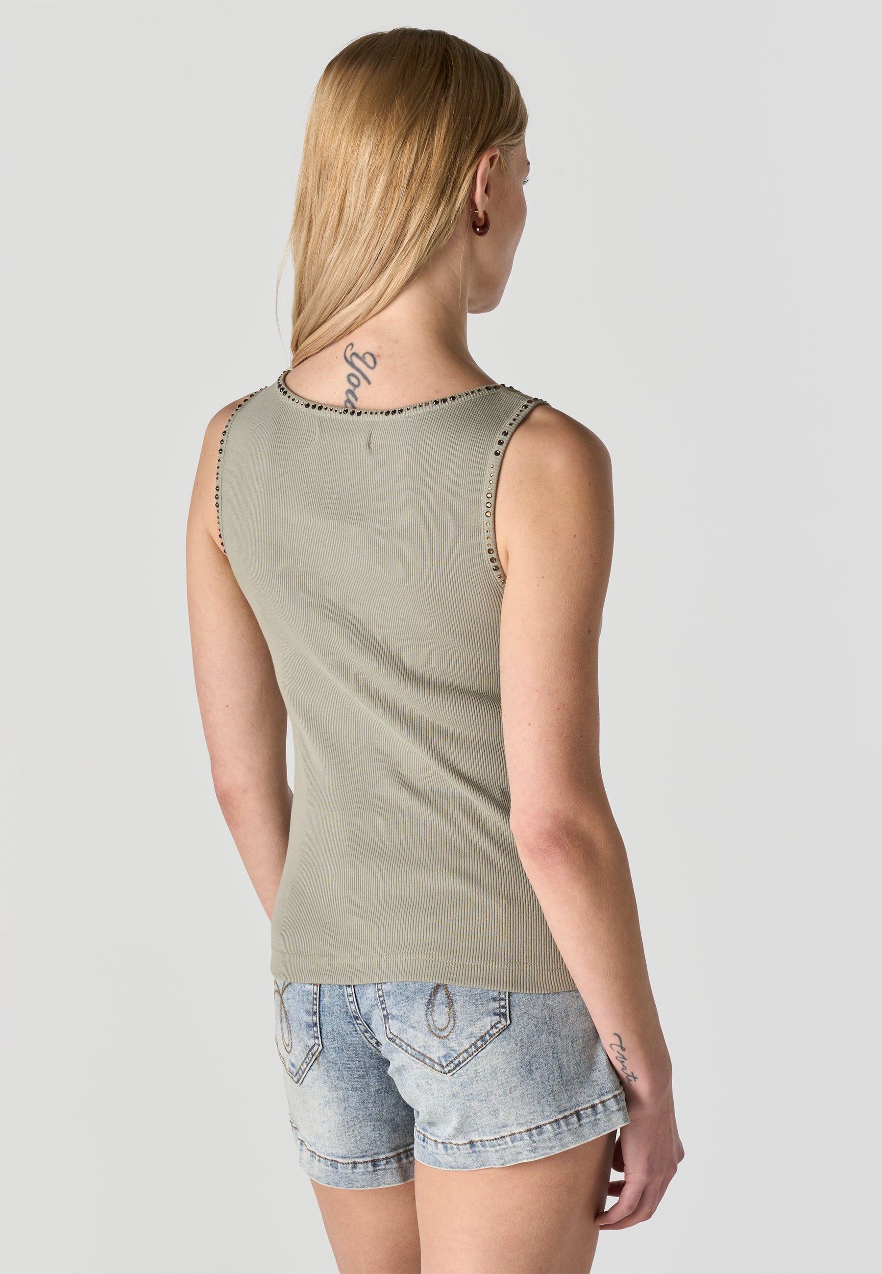 Camiseta Mujer Tirantes Canalé Pedrería con Aro – Koroshi 2612TP83