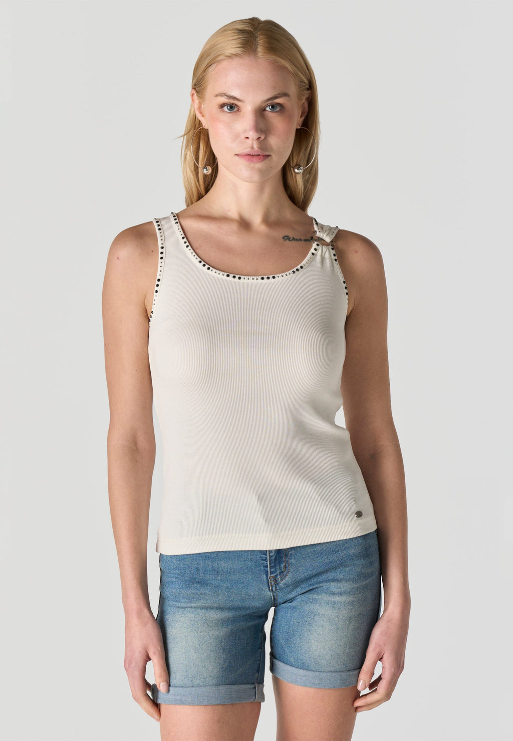 Camiseta Mujer Tirantes Canalé Pedrería con Aro – Koroshi 2612TP83