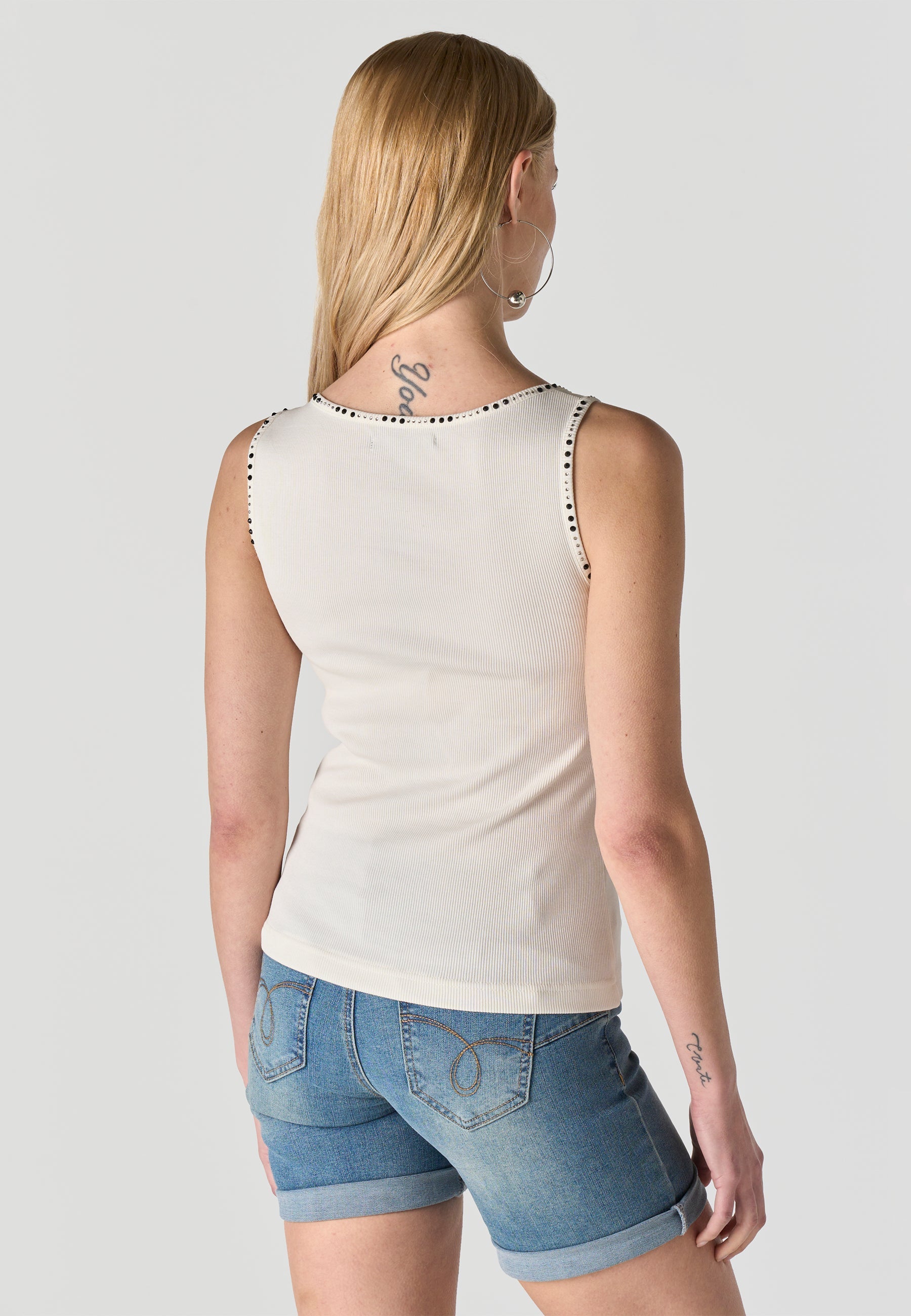 Camiseta Mujer Tirantes Canalé Pedrería con Aro – Koroshi 2612TP83