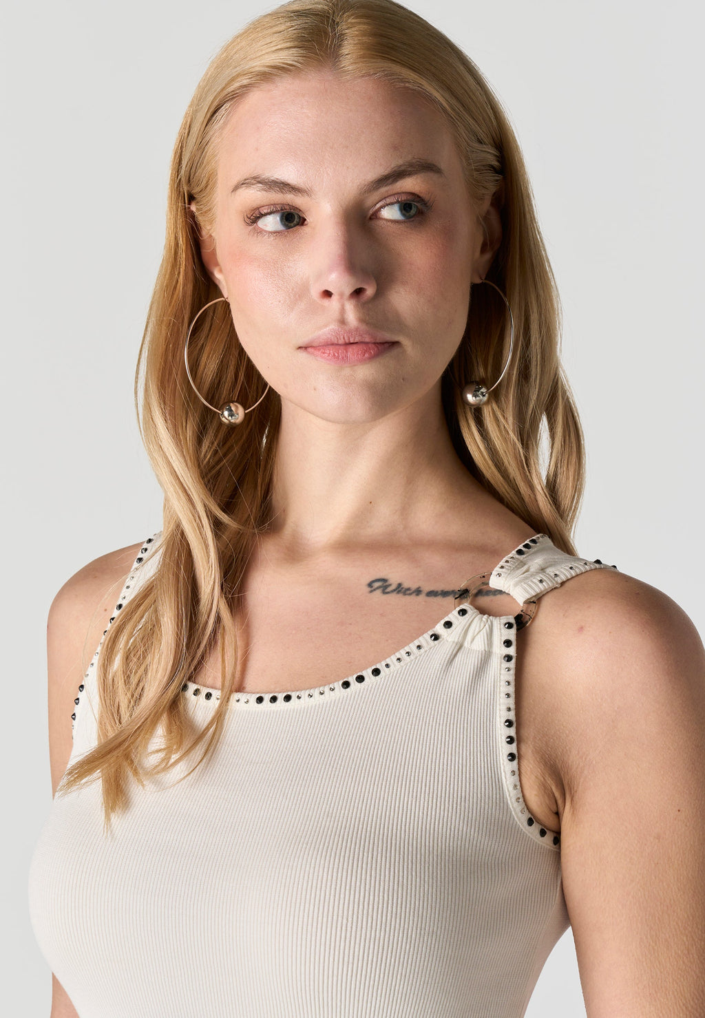 Camiseta Mujer Tirantes Canalé Pedrería con Aro – Koroshi 2612TP83