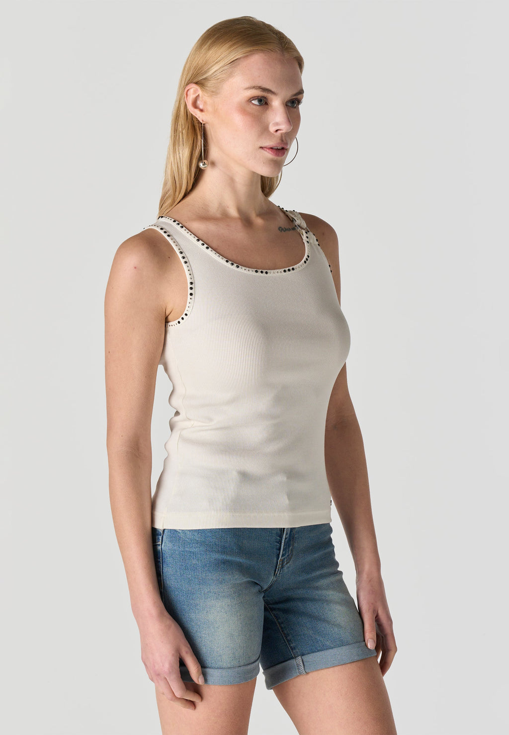 Camiseta Mujer Tirantes Canalé Pedrería con Aro – Koroshi 2612TP83