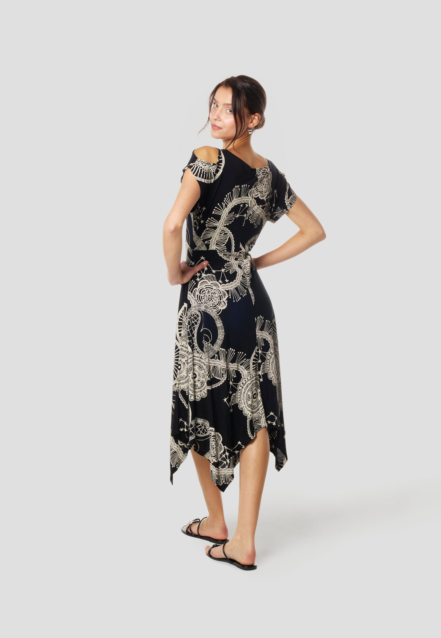 Vestido Corto Negro Mujer Estampado Mandala – Koröshi