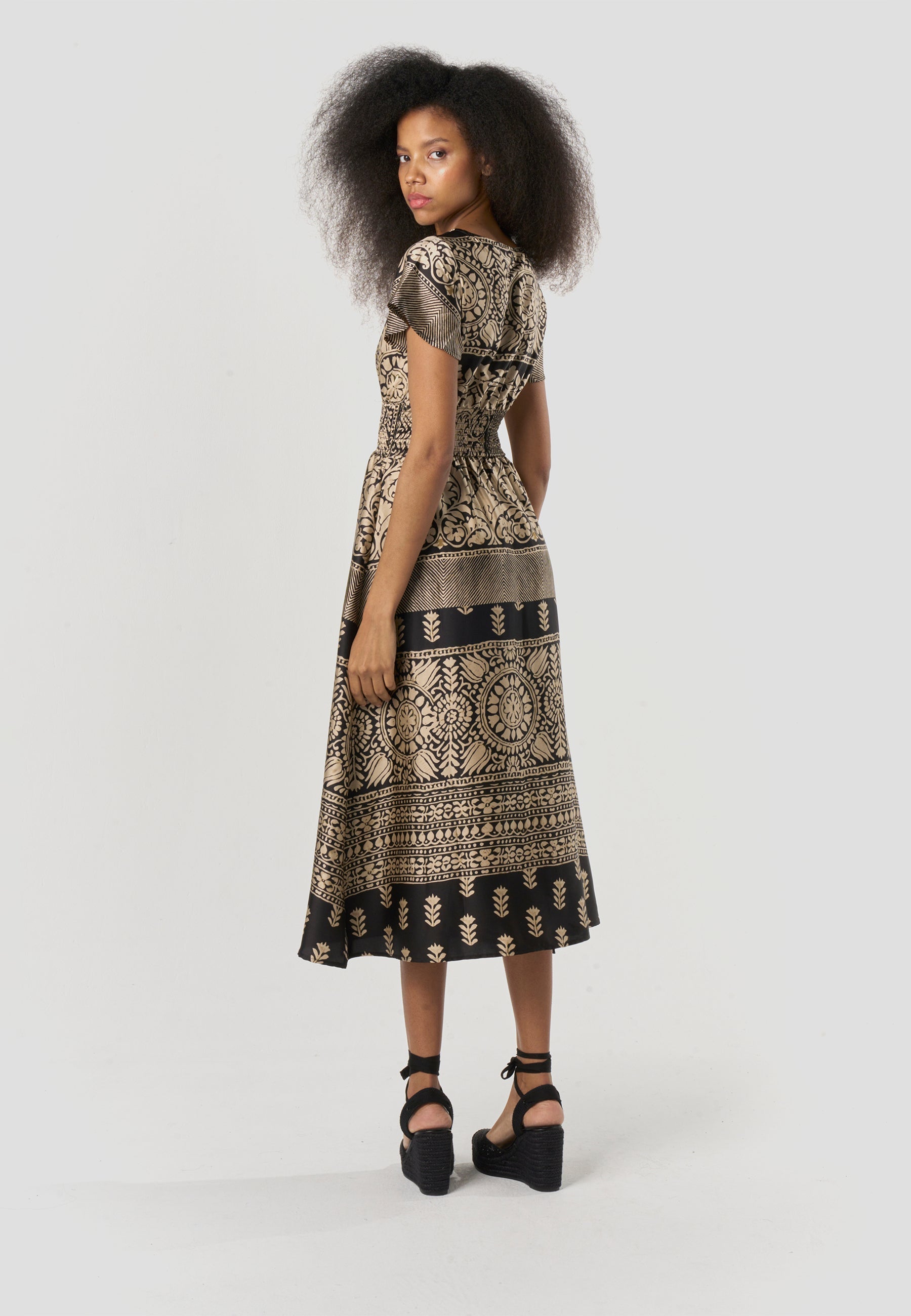 Vestido Largo Mujer Estampado Barroco Manga Corta – Koroshi Negro