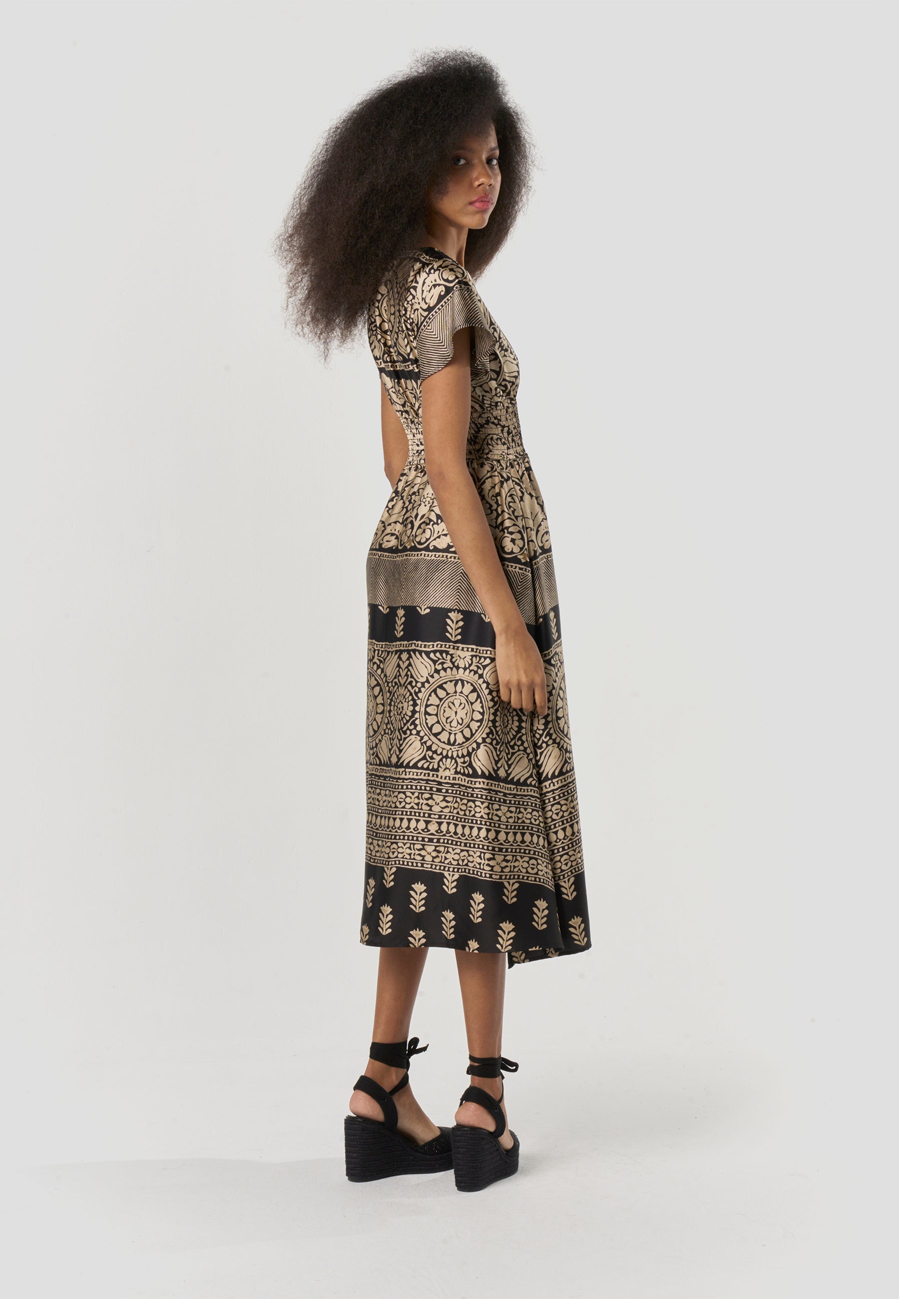 Vestido Largo Mujer Estampado Barroco Manga Corta – Koroshi Negro