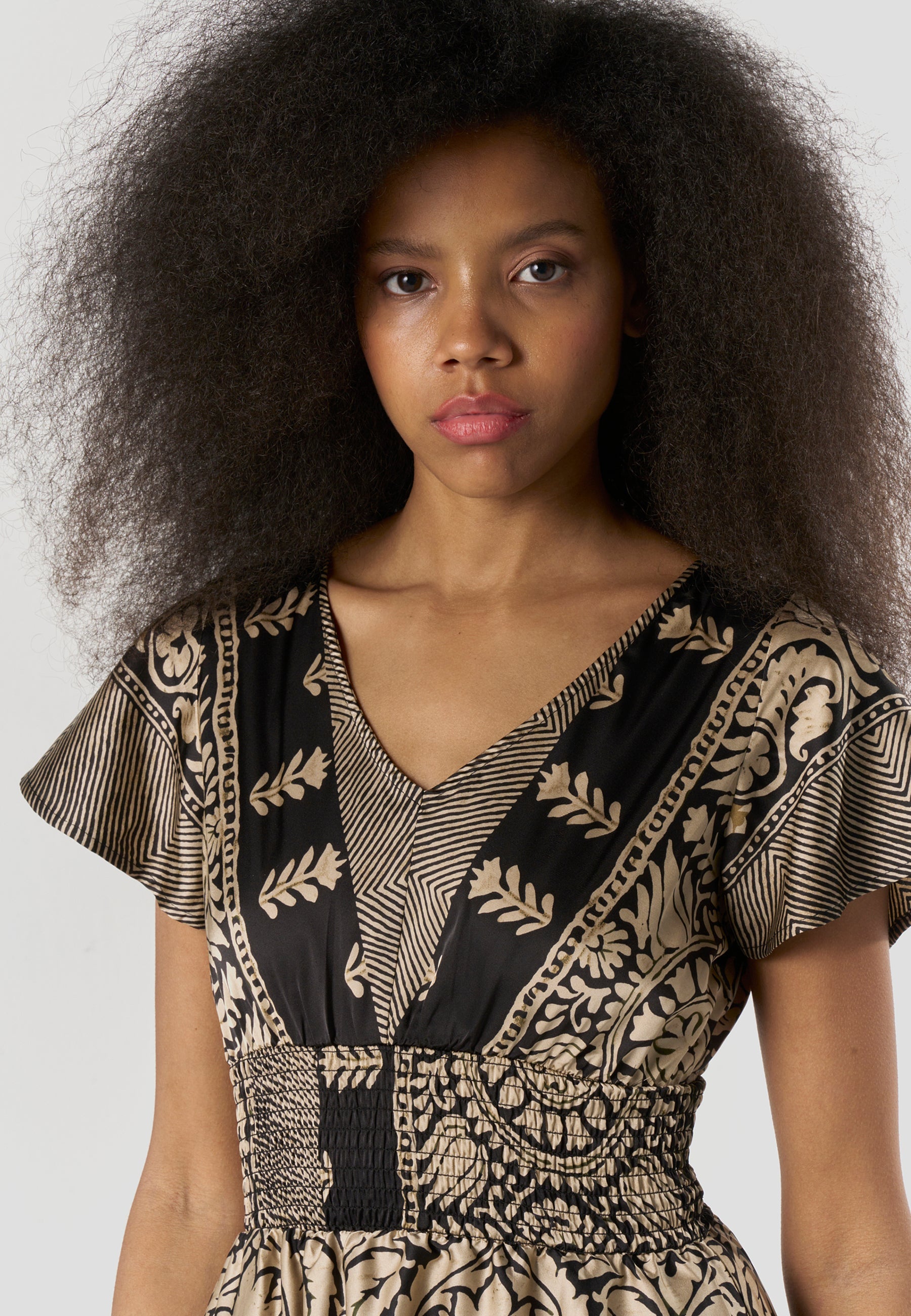 Vestido Largo Mujer Estampado Barroco Manga Corta – Koroshi Negro