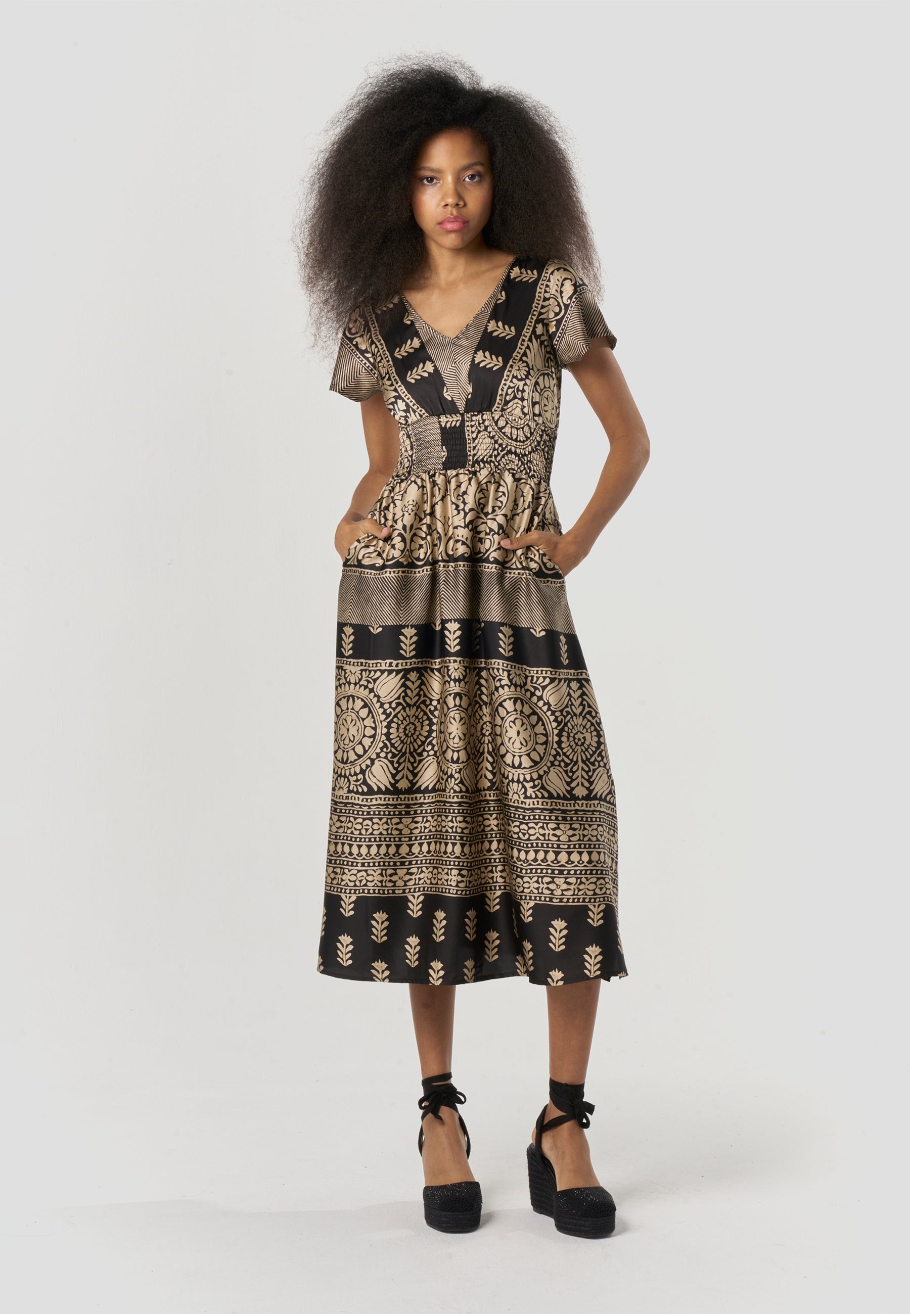 Vestido Largo Mujer Estampado Barroco Manga Corta – Koroshi Negro