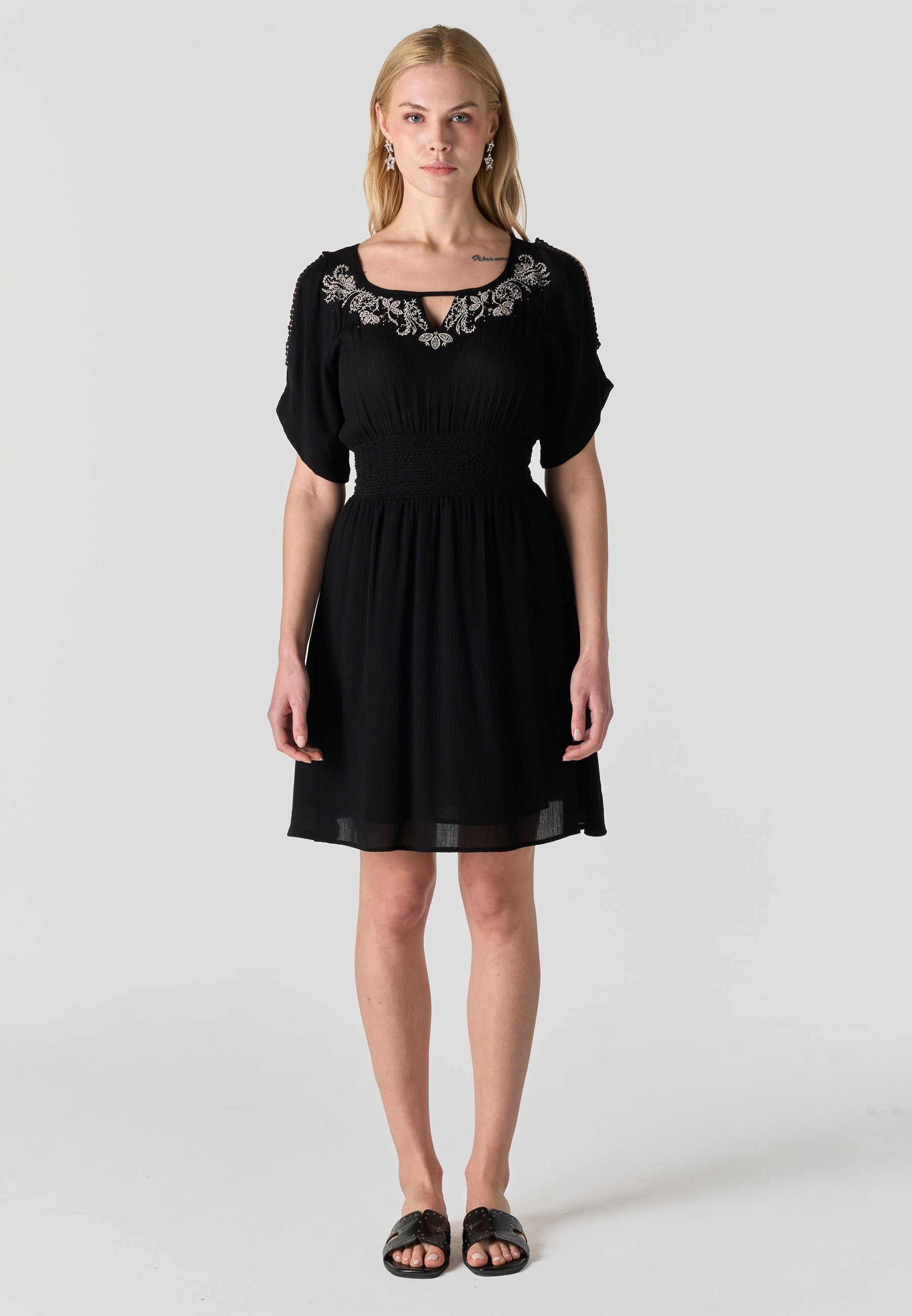 Vestido Mujer Corto Bordado – Koroshi 2612VS15