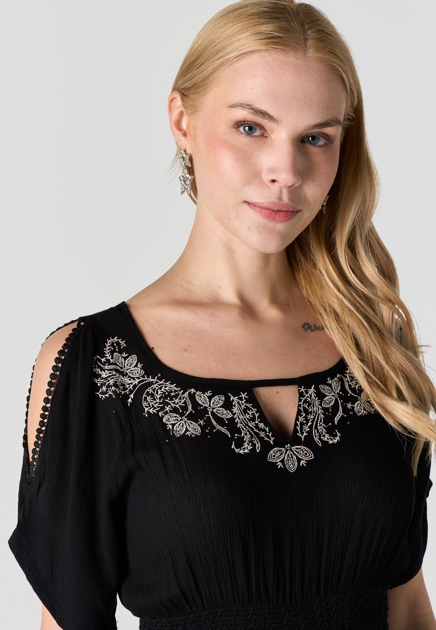 Vestido Mujer Corto Bordado – Koroshi 2612VS15
