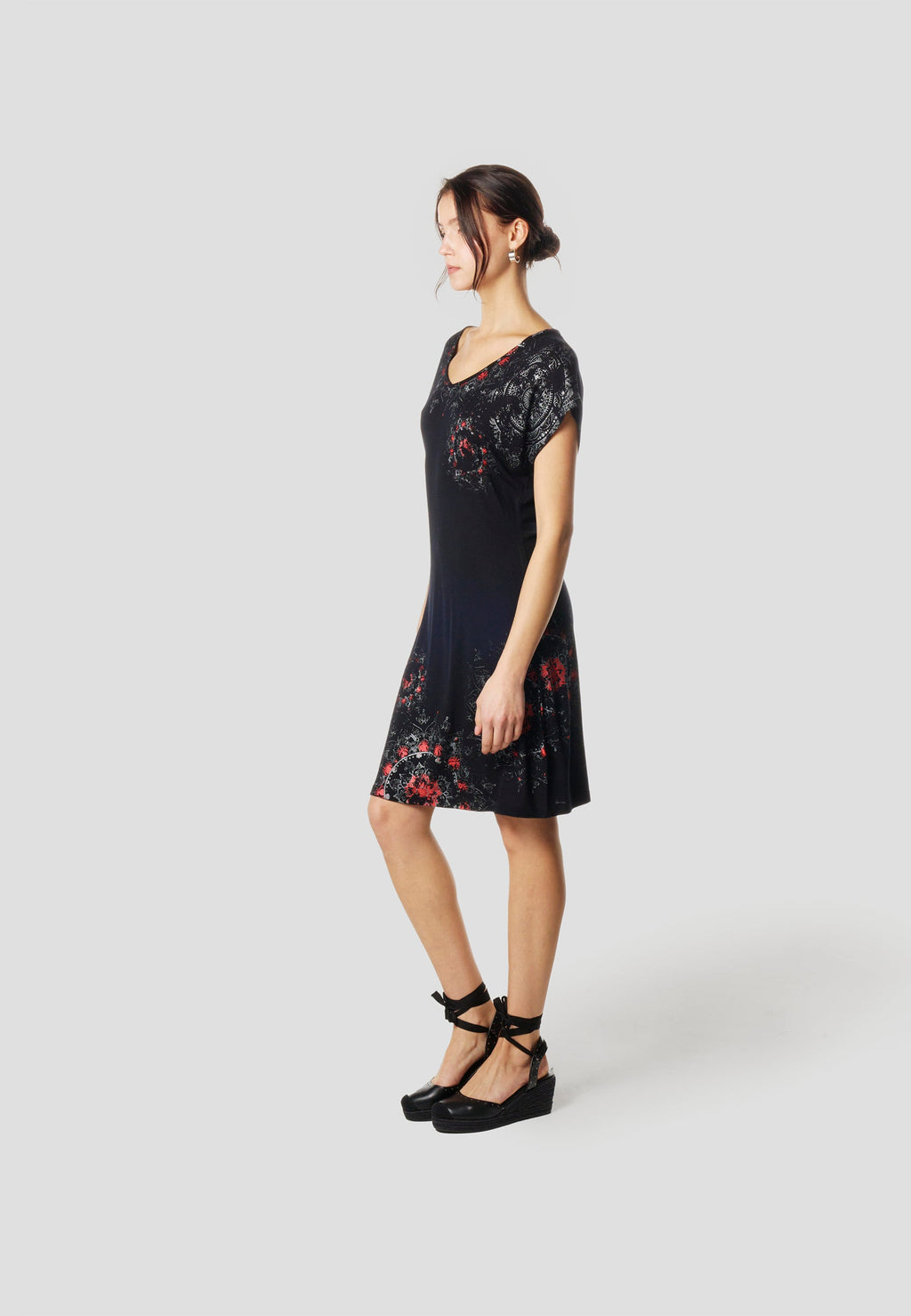 Vestido Mujer Corto Estampado Floral – Koroshi Negro