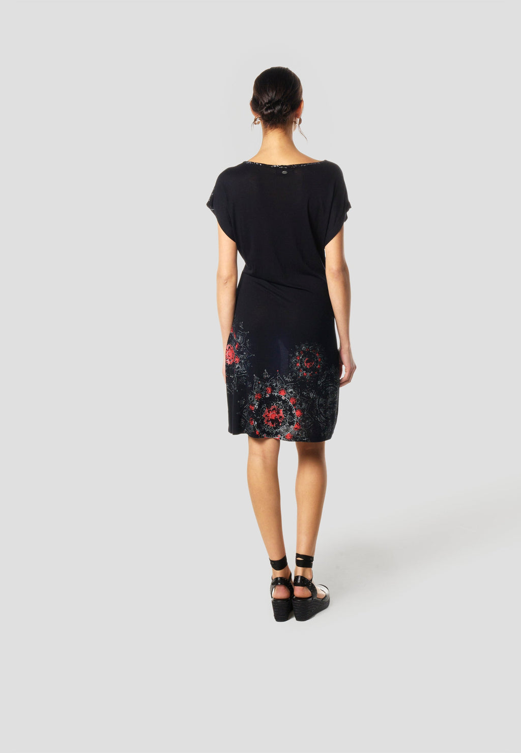 Vestido Mujer Corto Estampado Floral – Koroshi Negro
