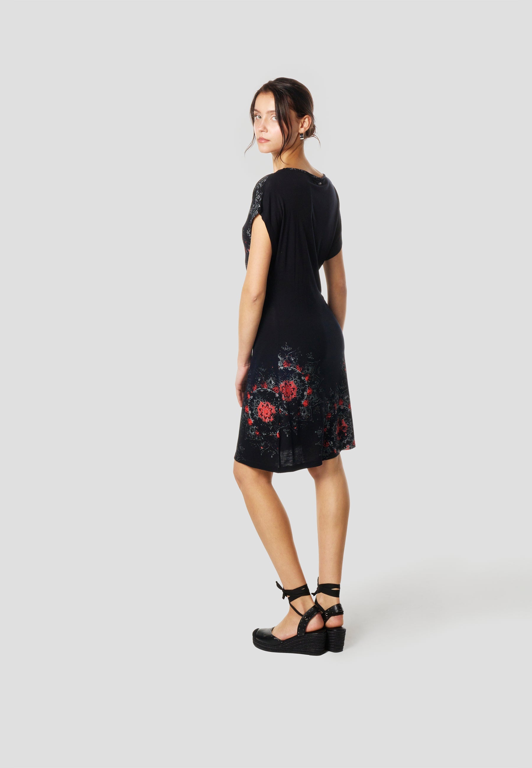 Vestido Mujer Corto Estampado Floral – Koroshi Negro