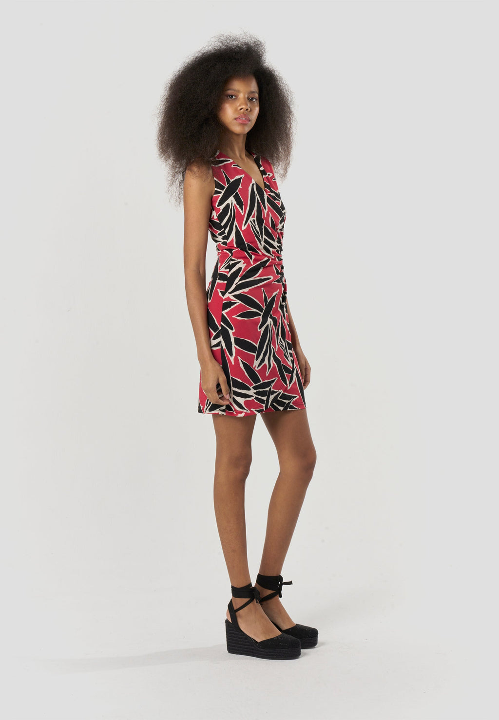 Vestido Mujer Corto Estampado Escote Cruzado – Koroshi Rojo