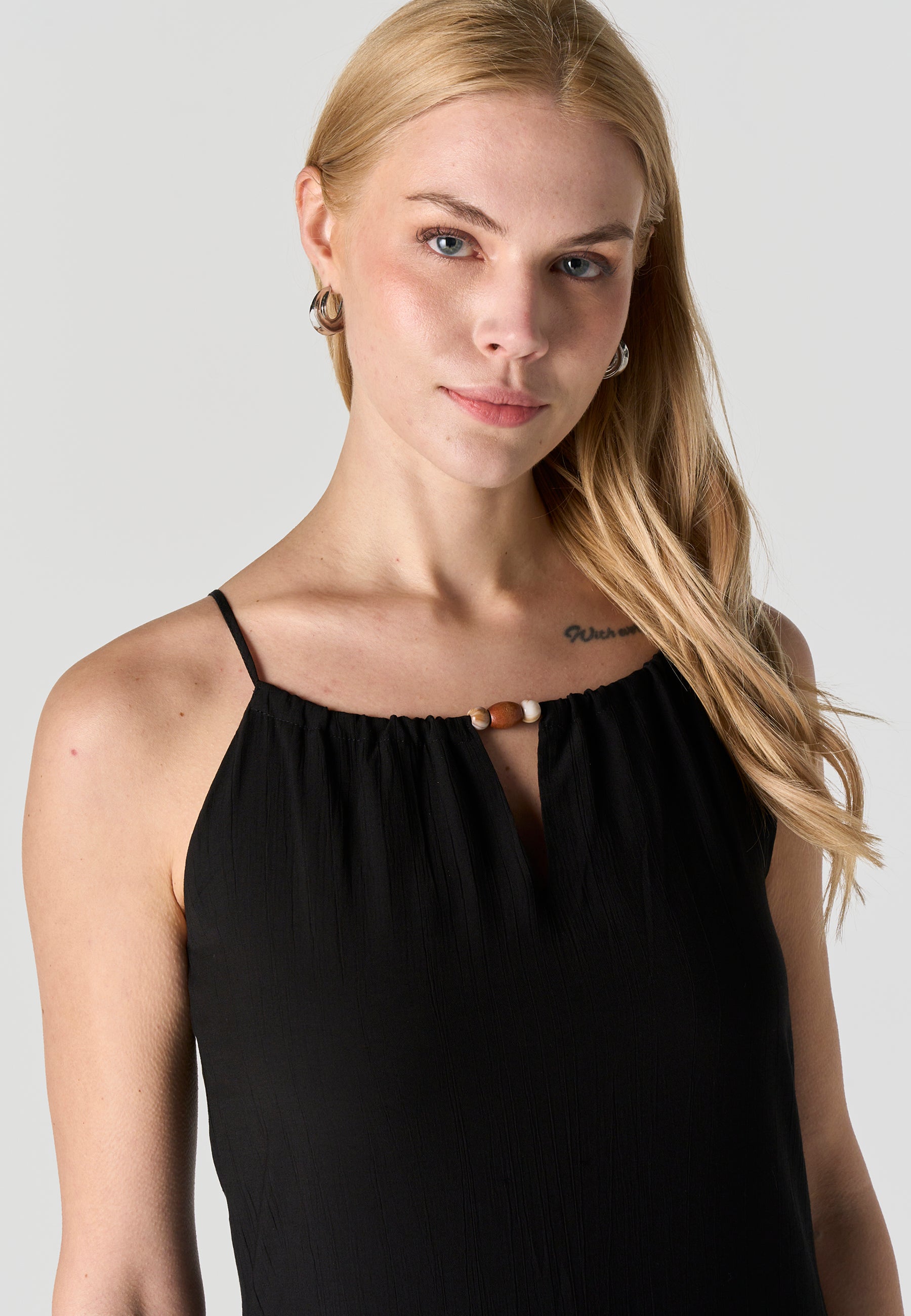 Vestido Mujer Corto Escote Halter – Koroshi Negro