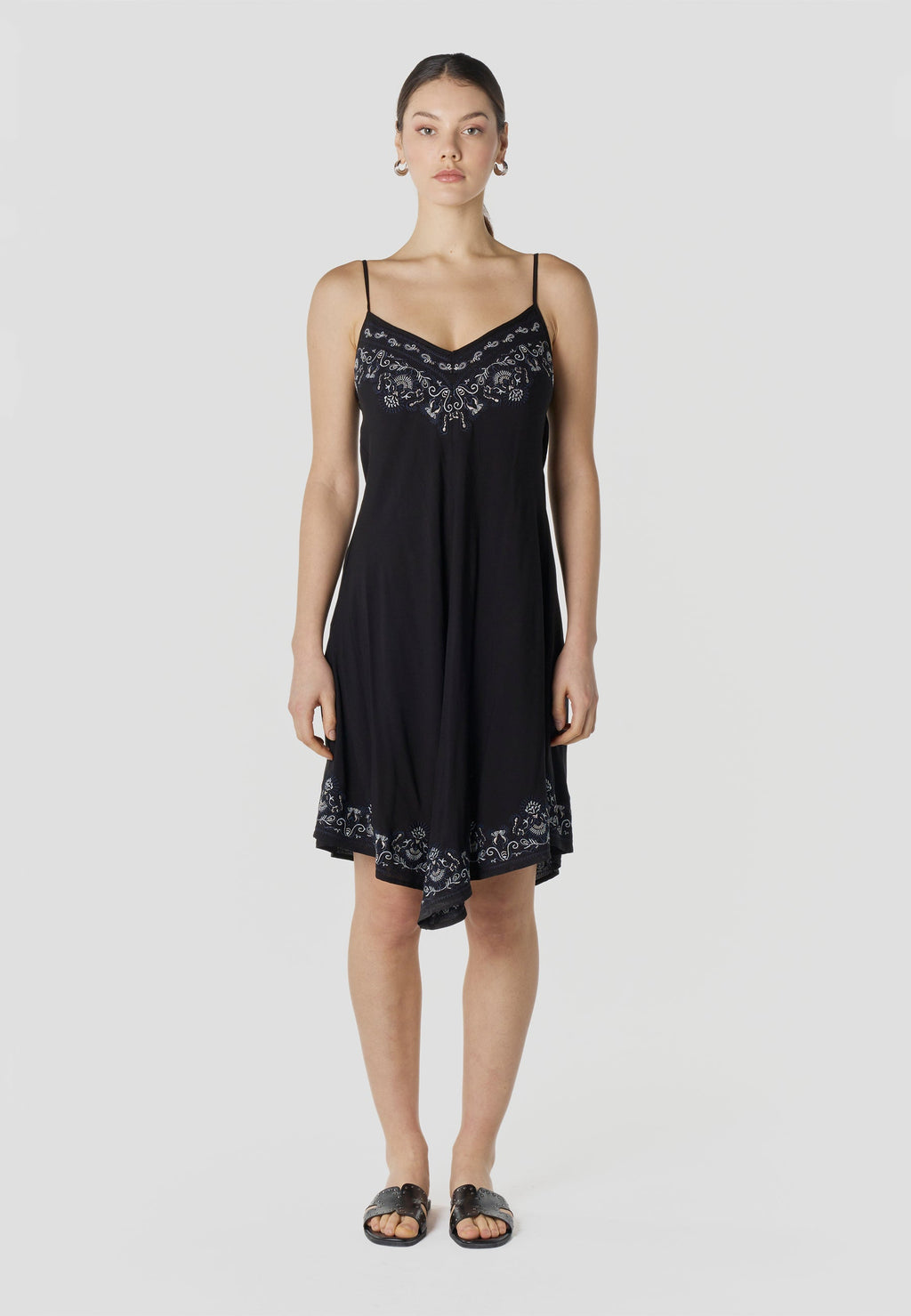 Vestido Mujer Midi Tirantes Bordado Asimétrico – Koroshi Negro
