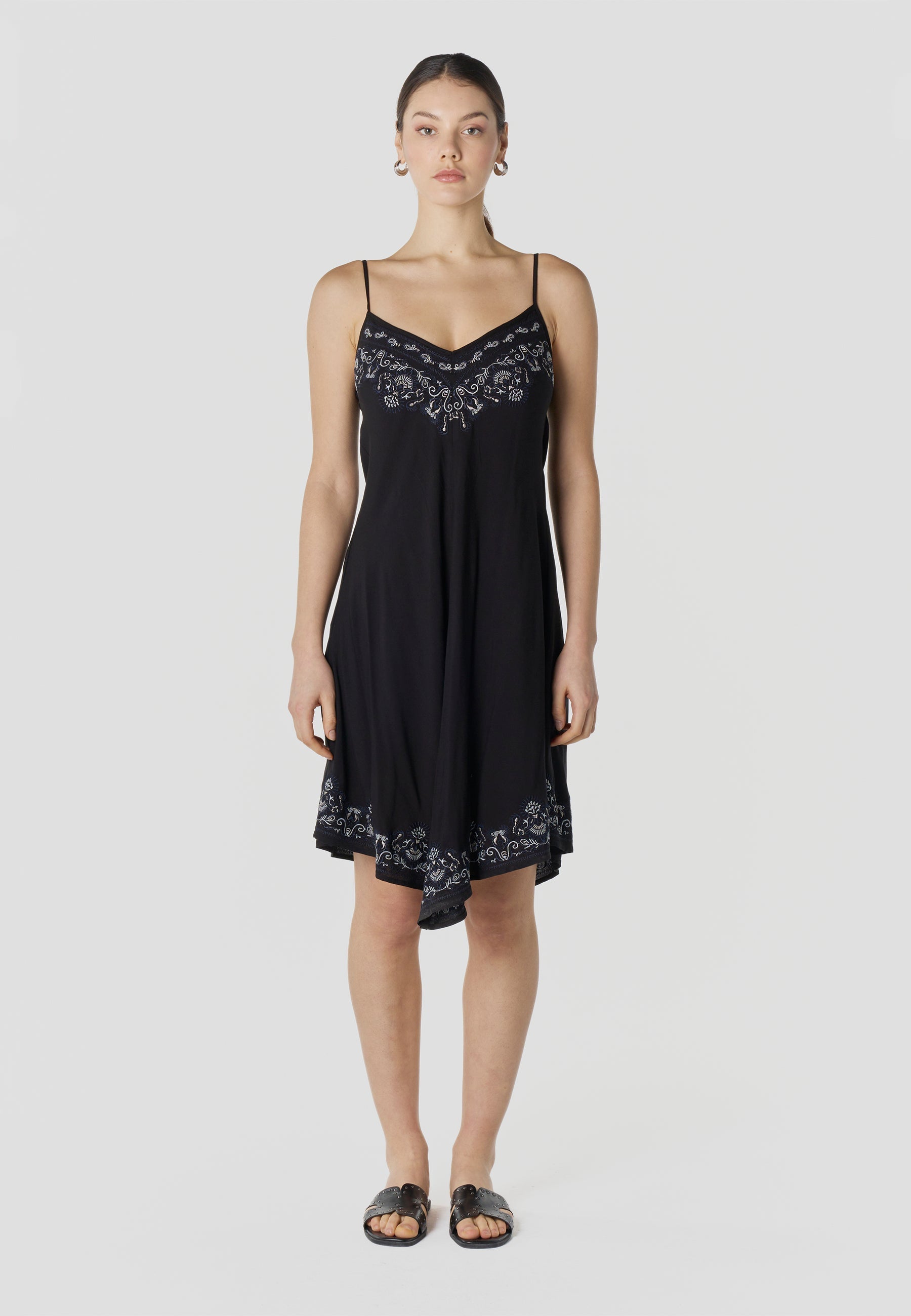 Vestido Mujer Midi Tirantes Bordado Asimétrico – Koroshi Negro