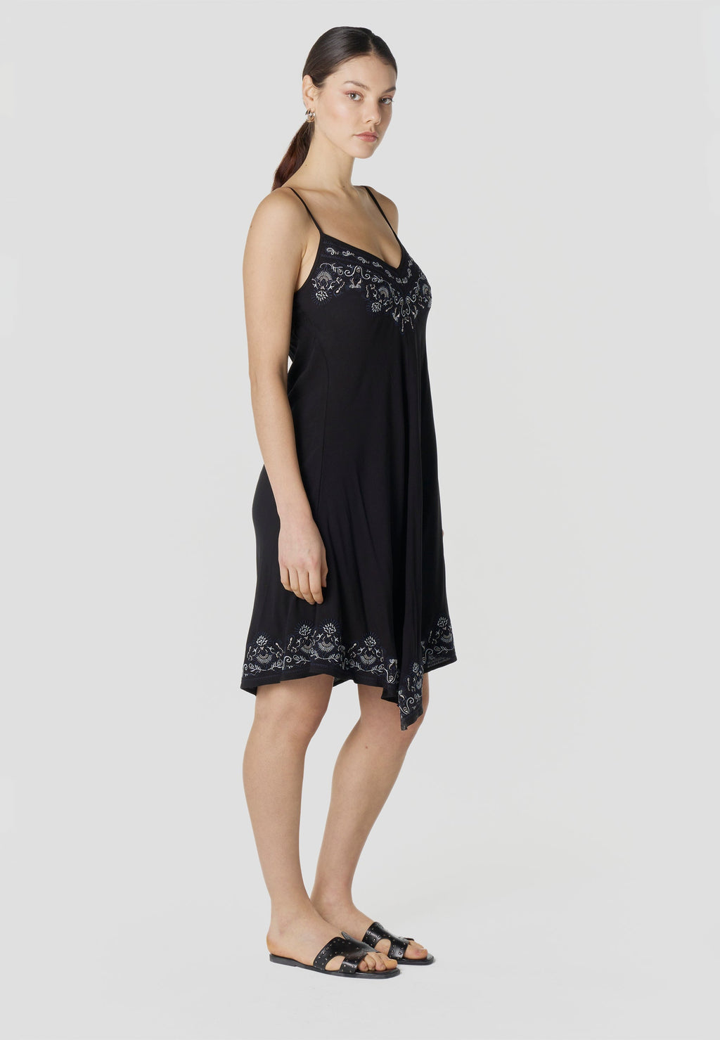 Vestido Mujer Midi Tirantes Bordado Asimétrico – Koroshi Negro