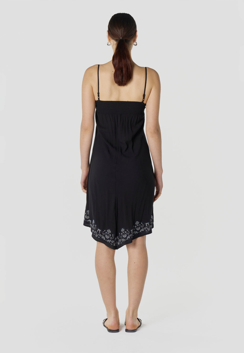 Vestido Mujer Midi Tirantes Bordado Asimétrico – Koroshi Negro