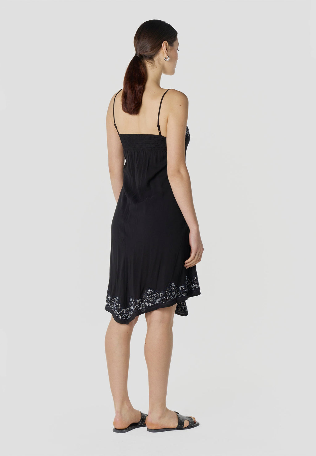 Vestido Mujer Midi Tirantes Bordado Asimétrico – Koroshi Negro