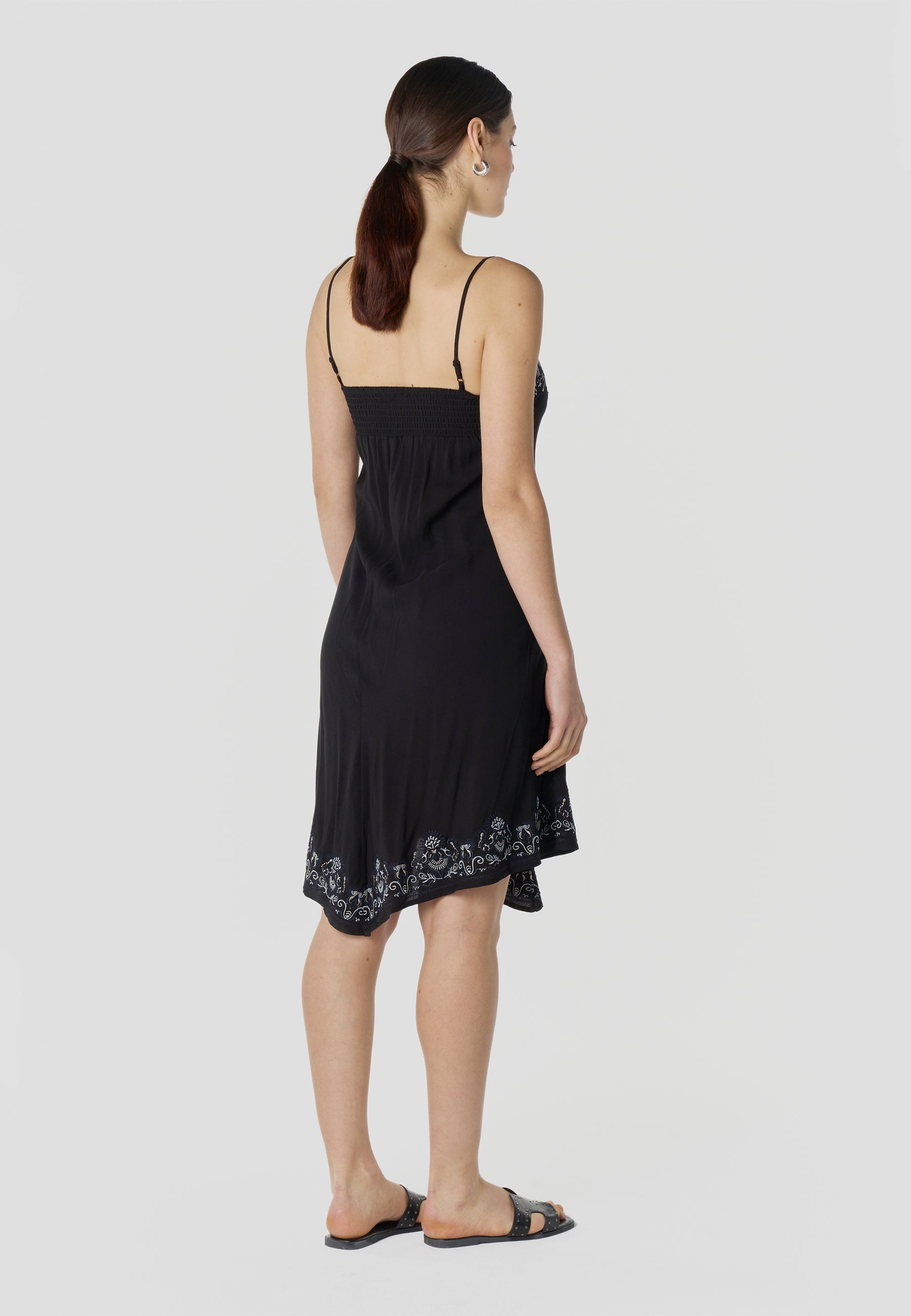 Vestido Mujer Midi Tirantes Bordado Asimétrico – Koroshi Negro