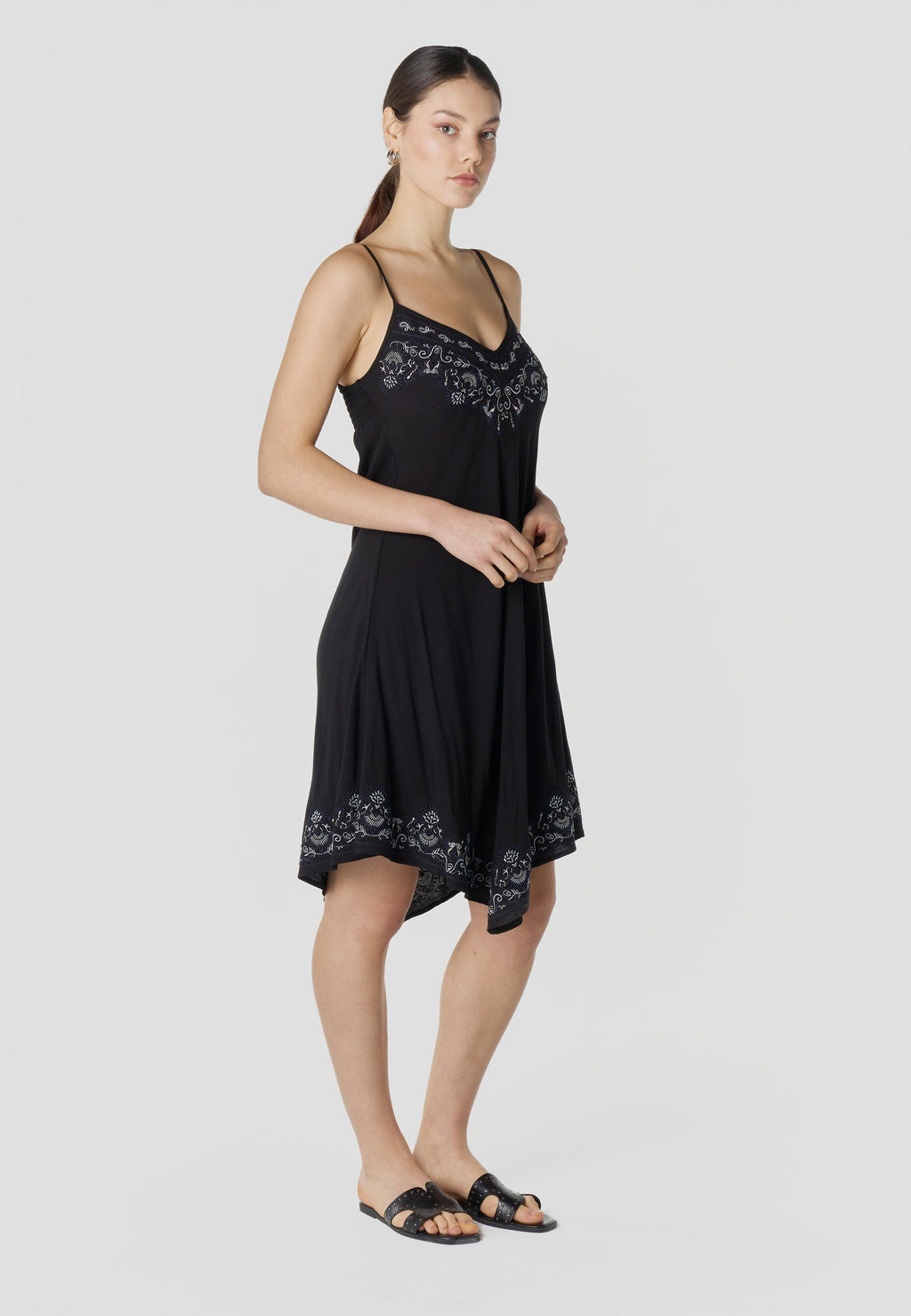 Vestido Mujer Midi Tirantes Bordado Asimétrico – Koroshi Negro