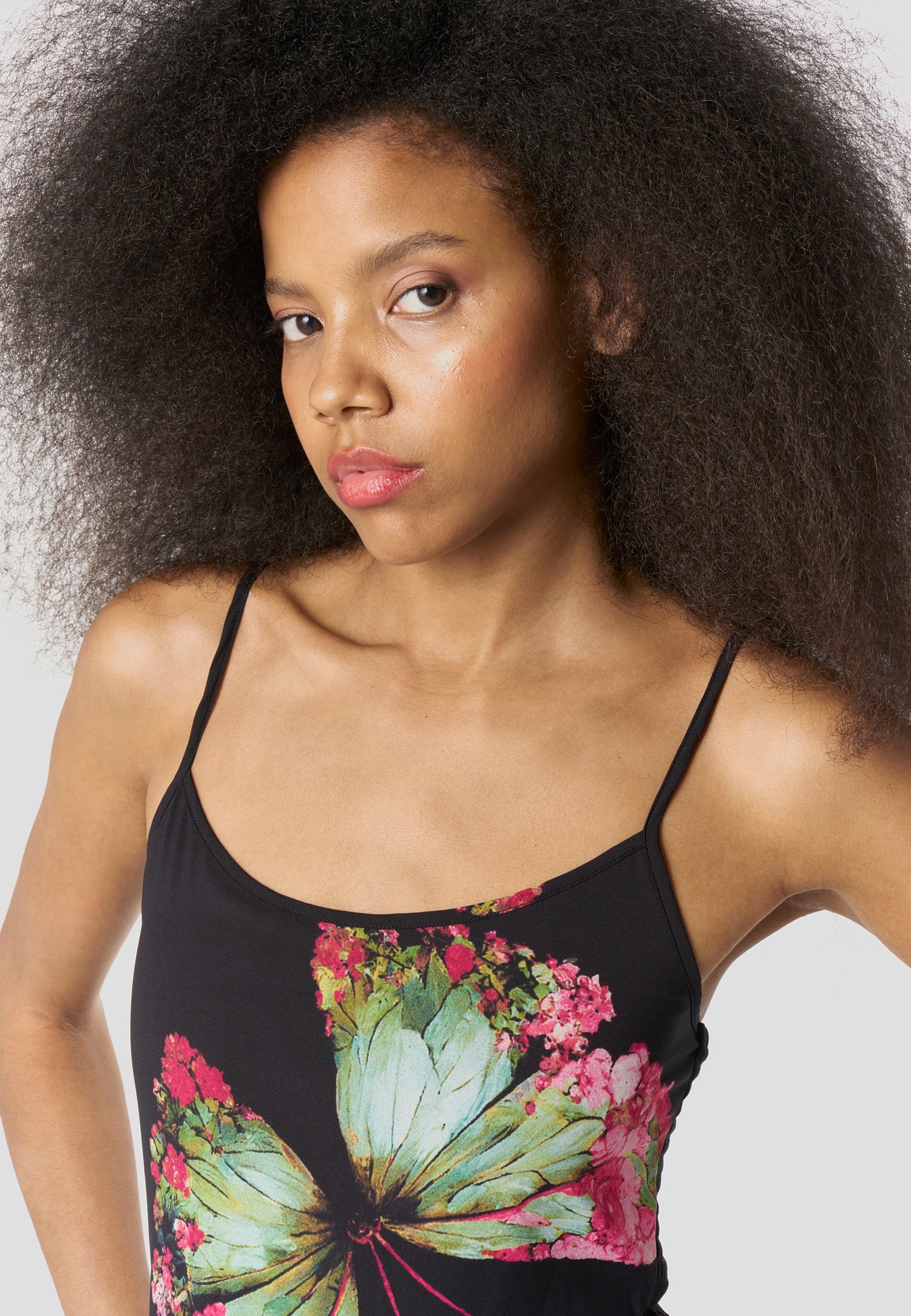 Vestido Mujer Largo Fluido Tirantes Estampado Mariposas – Koroshi Negro