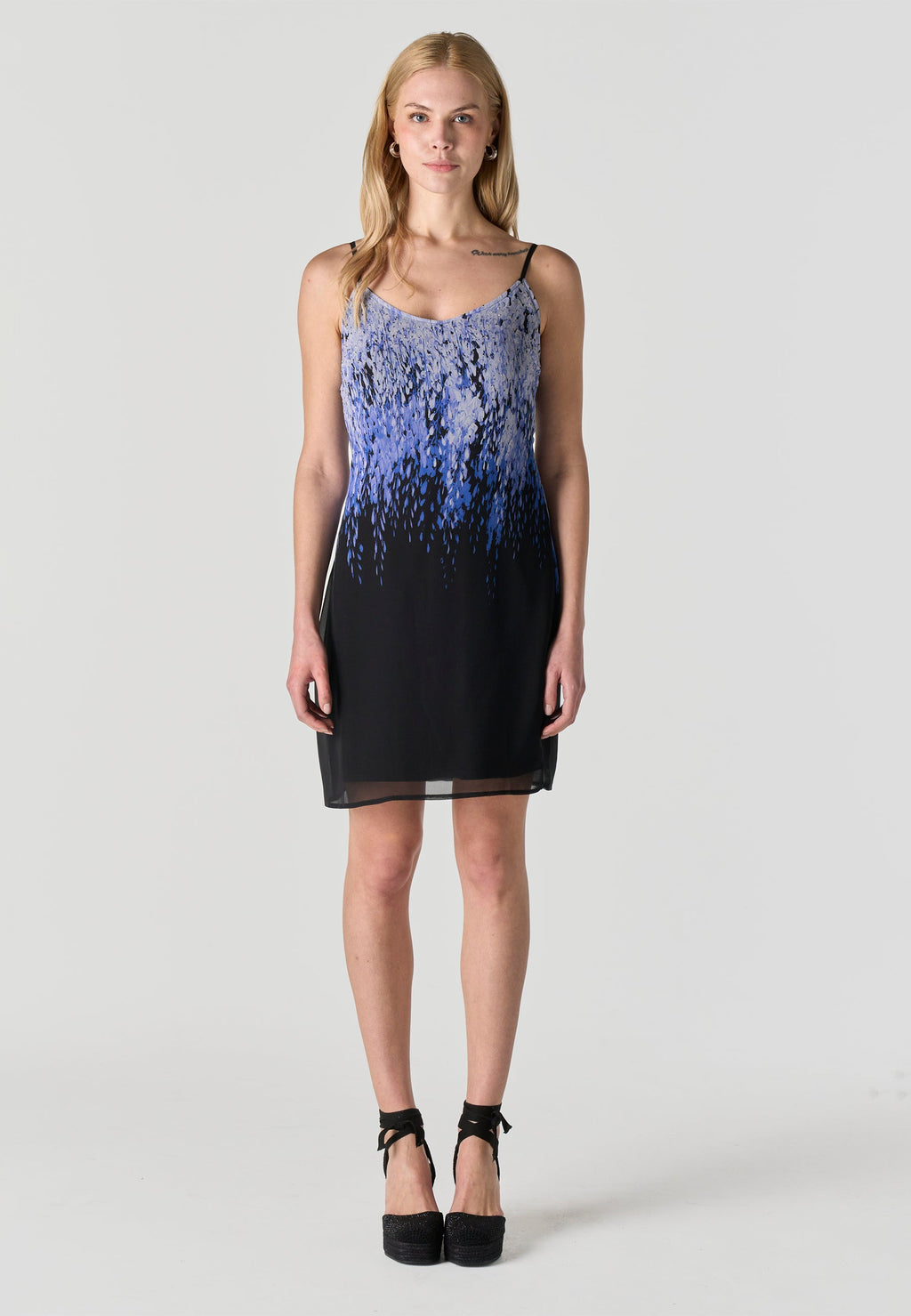 Vestido Mujer Corto Tirantes Estampado Floral – Koroshi Negro