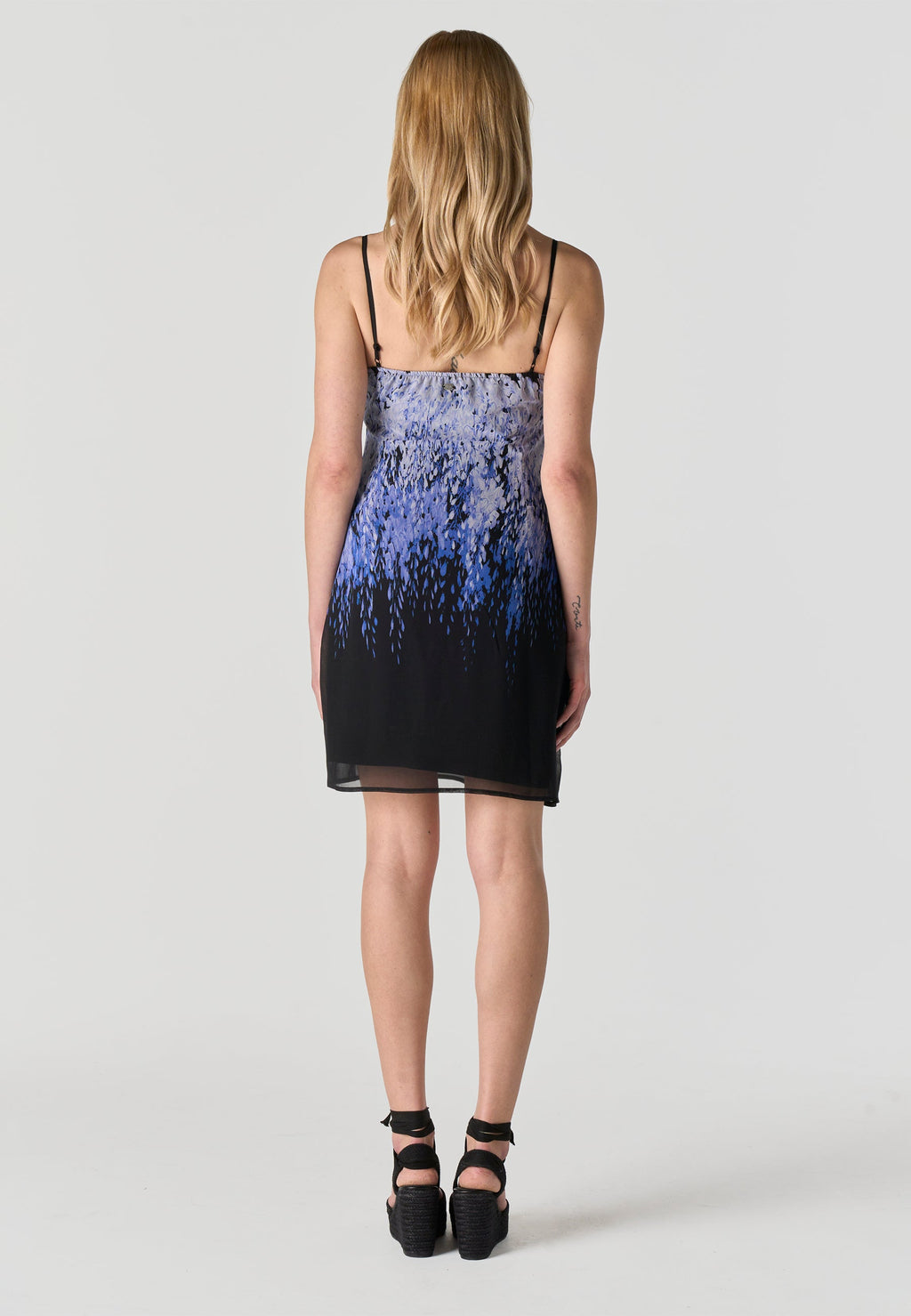 Vestido Mujer Corto Tirantes Estampado Floral – Koroshi Negro