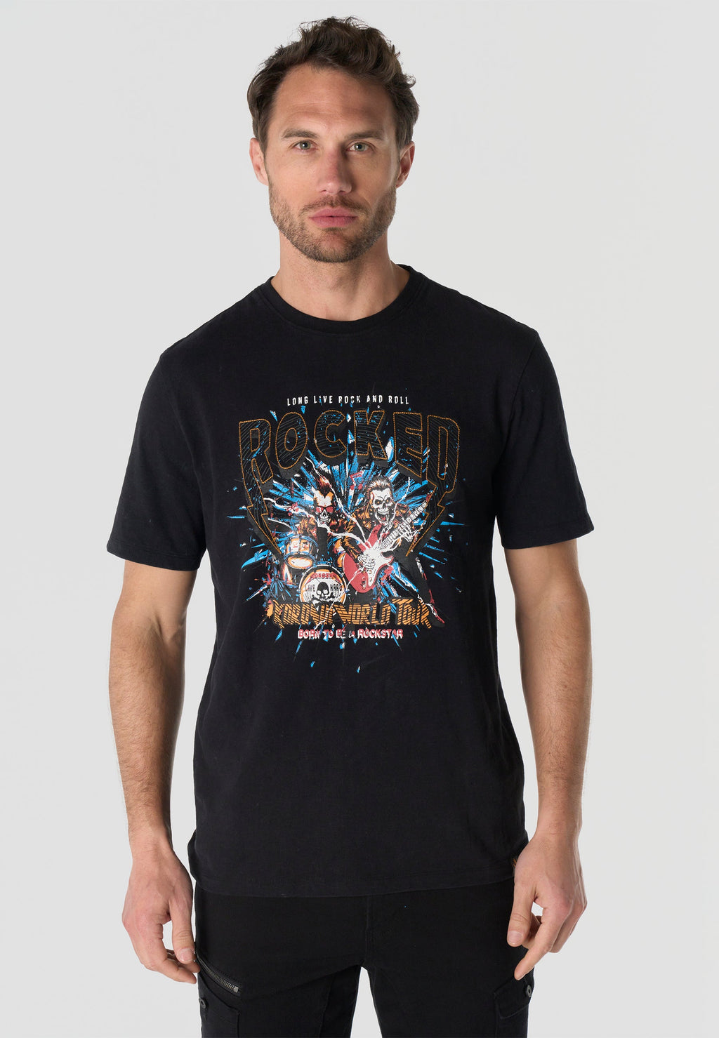 Camiseta Hombre Manga Corta Estampada Negra Cuello Redondo Regular Fit – KOROSHI