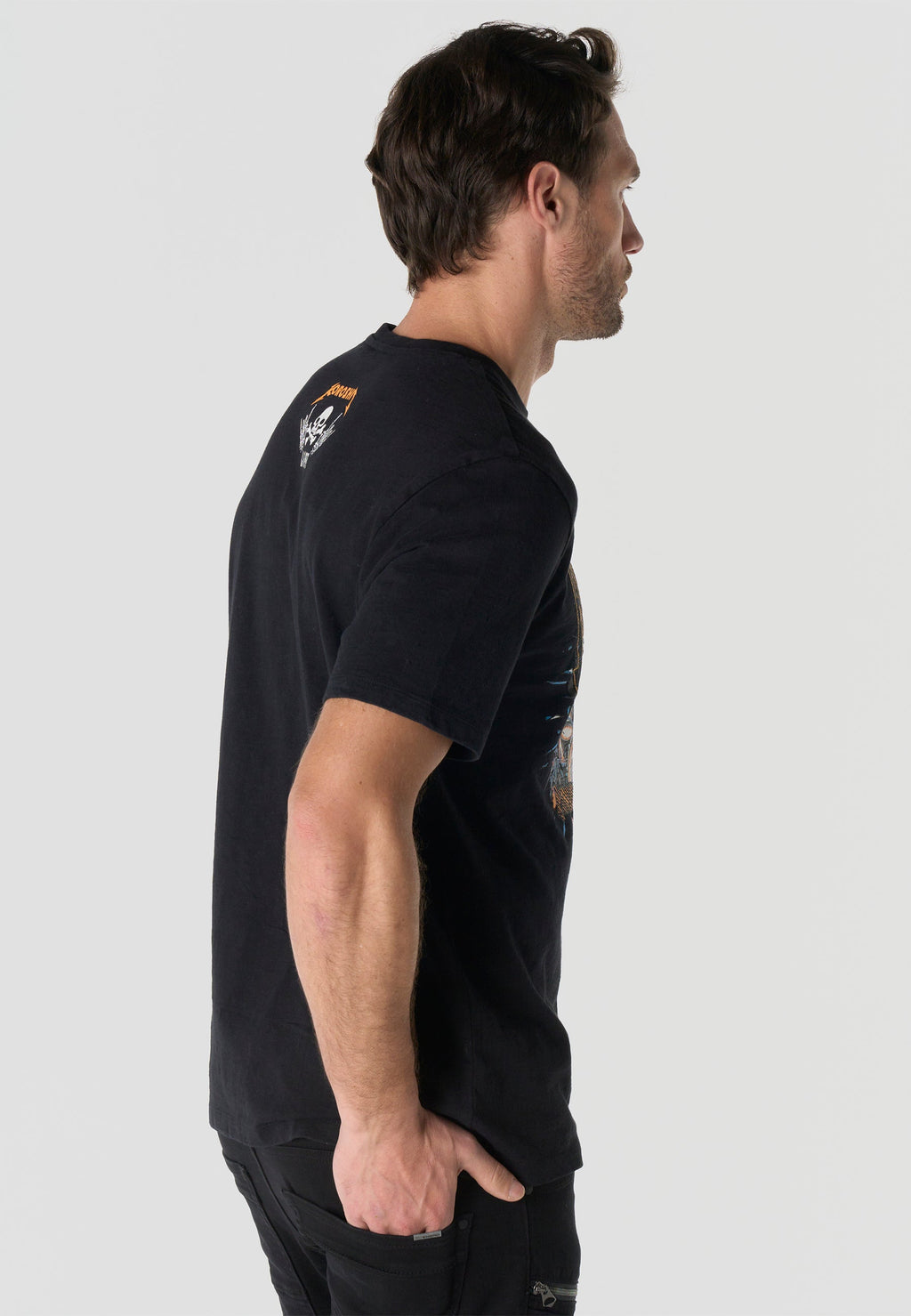 Camiseta Hombre Manga Corta Estampada Negra Cuello Redondo Regular Fit – KOROSHI