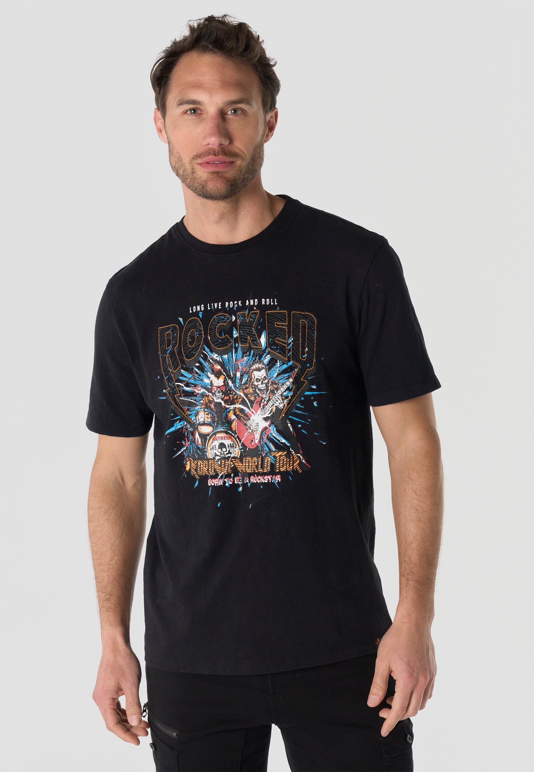 Camiseta Hombre Manga Corta Estampada Negra Cuello Redondo Regular Fit – KOROSHI