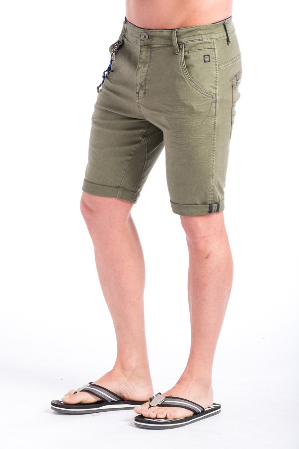 Bermuda Denim de Color con Cinco Bolsillos y Detalle Llavero Hombre – Koroshi 28323