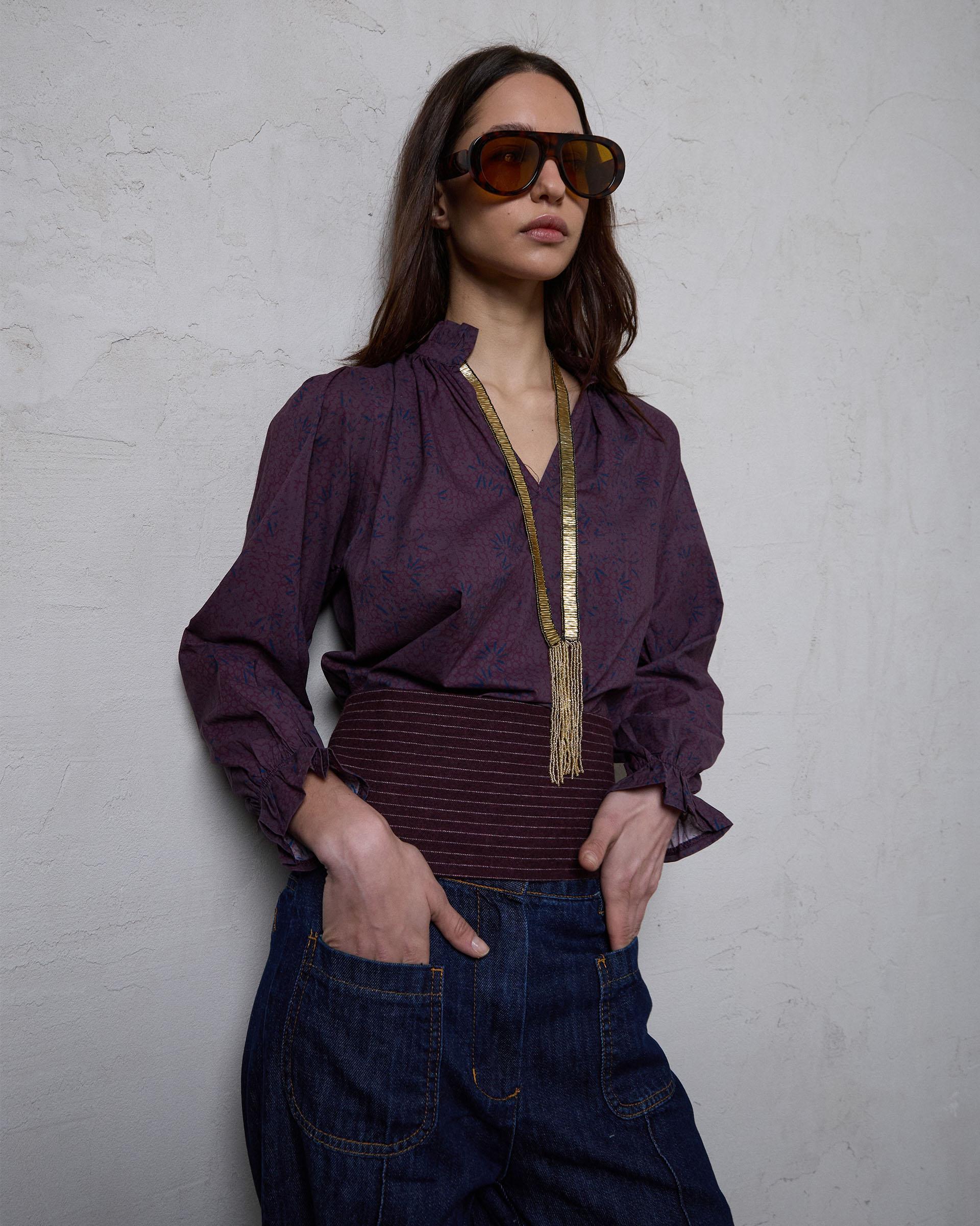 Blusa Escote Pico Estampada Morado