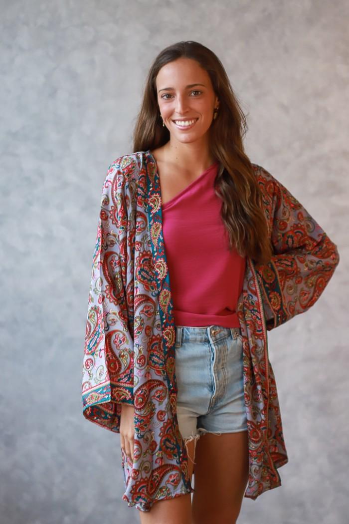Kimono estampado gris y fucsia
